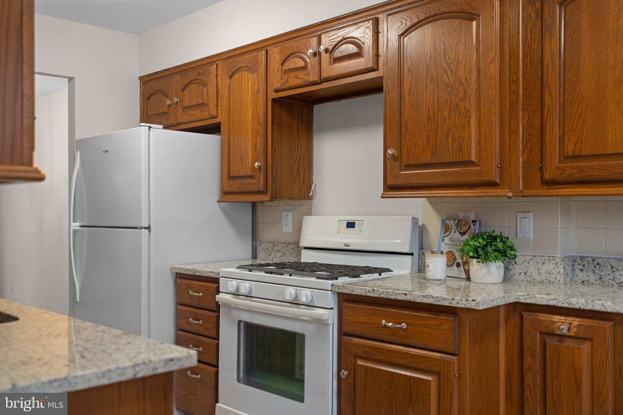 LONDON TOWNE - Residential