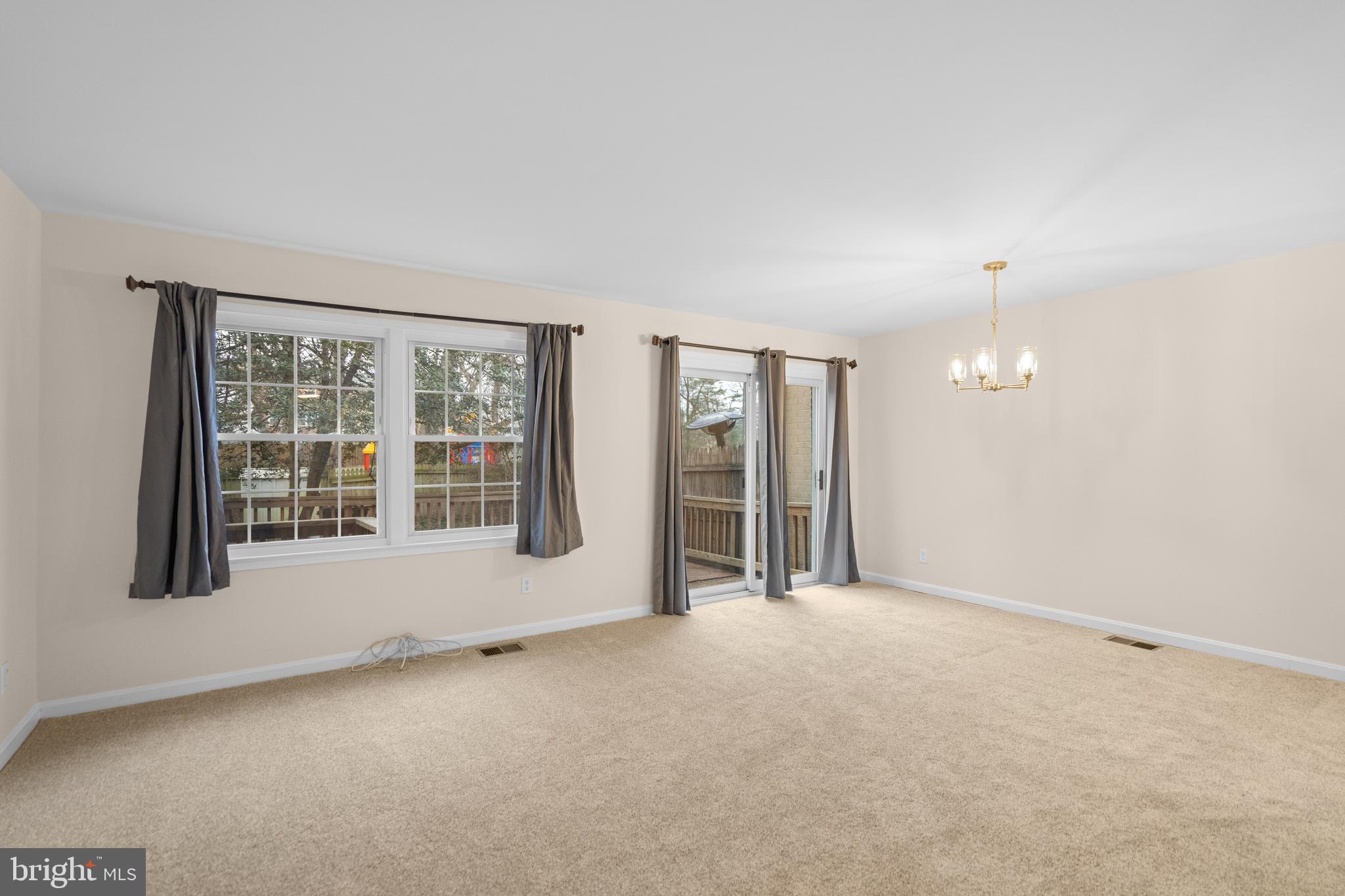 LONDON TOWNE - Residential