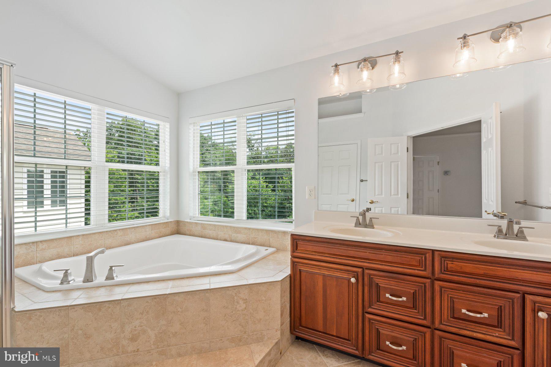 BELMONT COUNTRY CLUB - Residential Lease