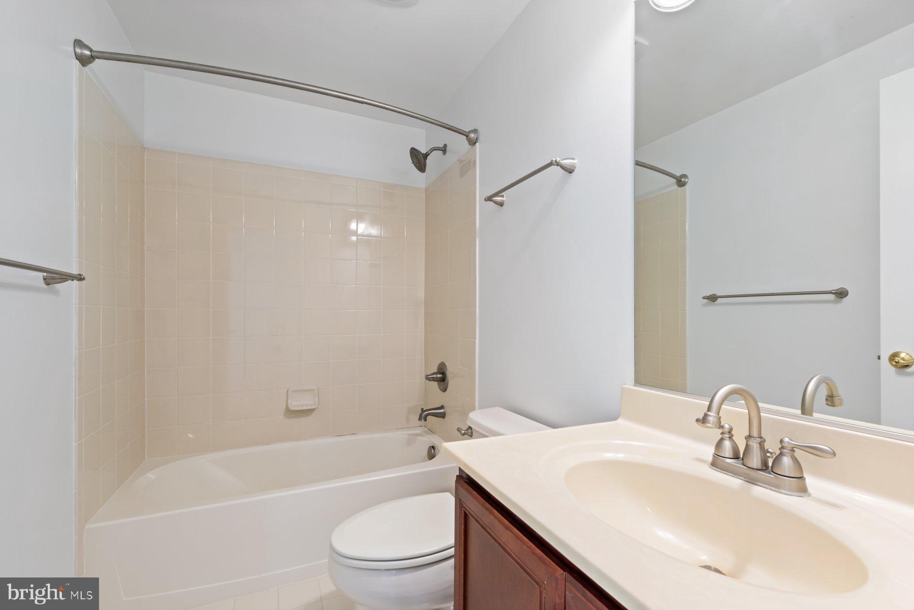 BELMONT COUNTRY CLUB - Residential Lease