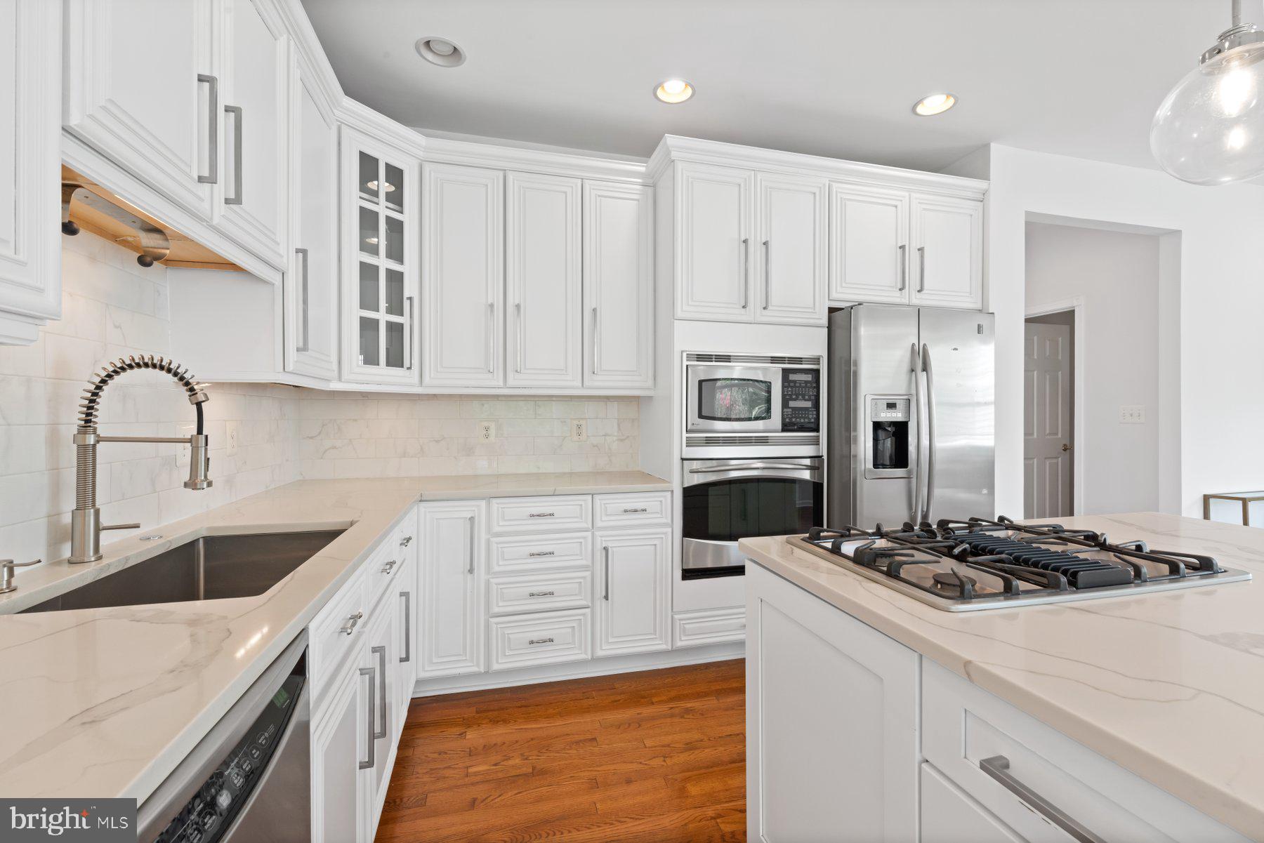 BELMONT COUNTRY CLUB - Residential Lease