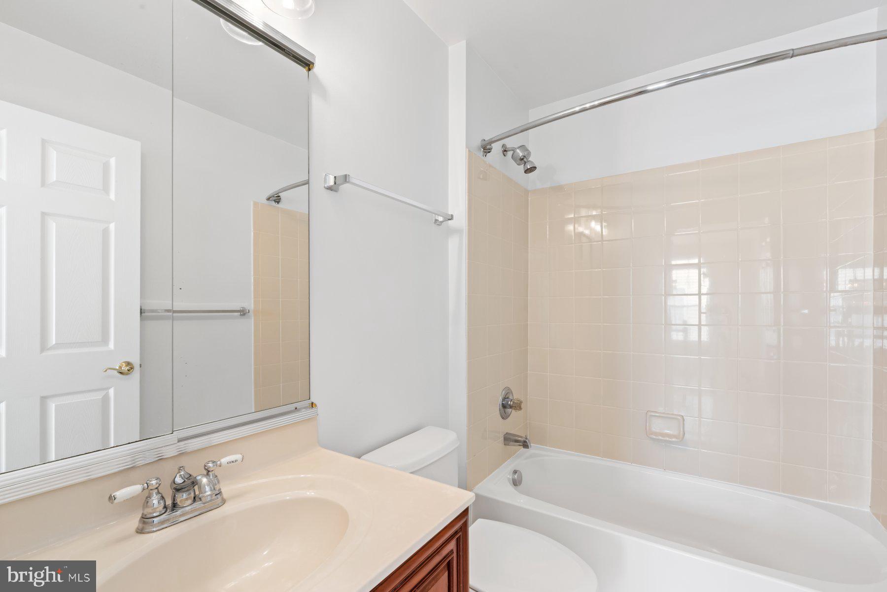 BELMONT COUNTRY CLUB - Residential Lease