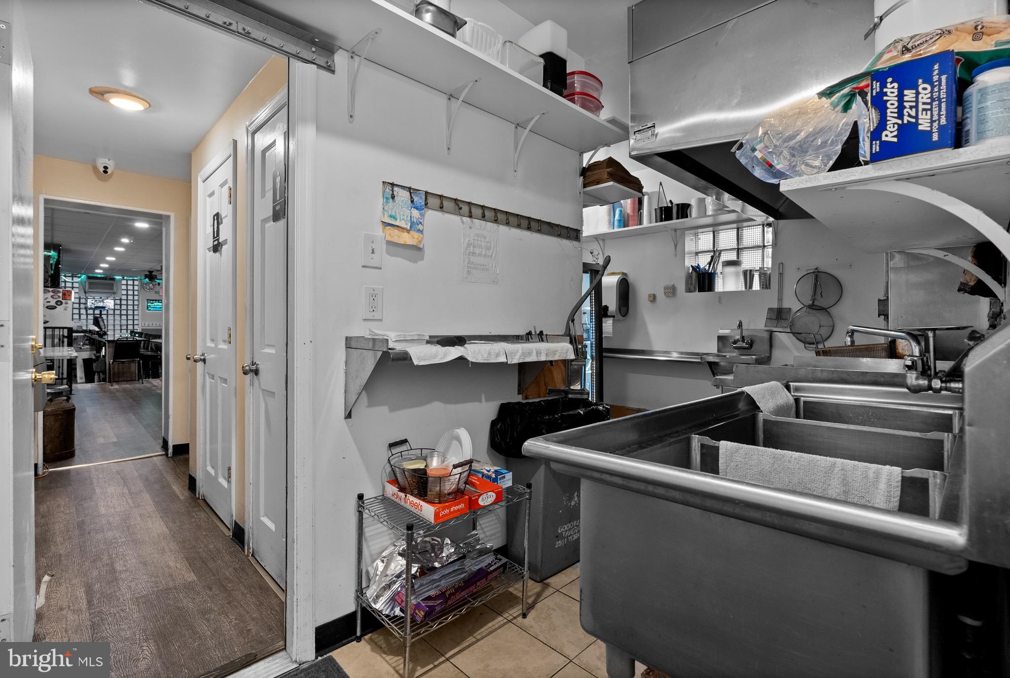 PHILADELPHIA - Commercial Sale