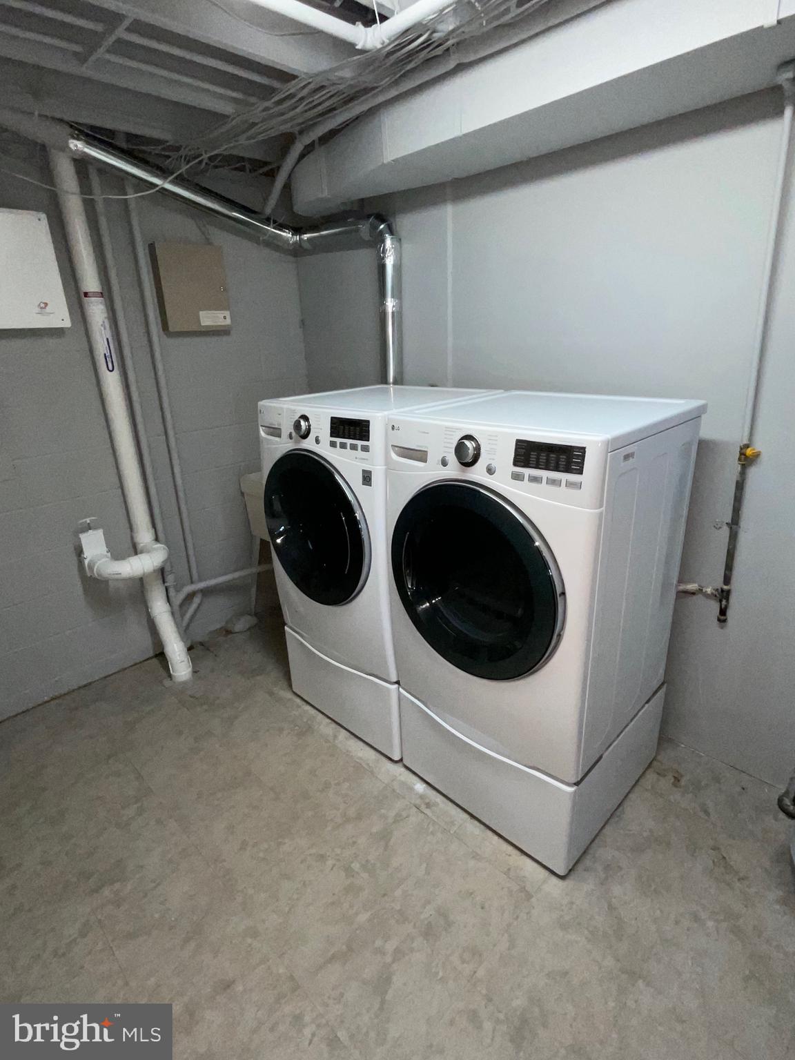 CARDEROCK SPRINGS - Residential Lease