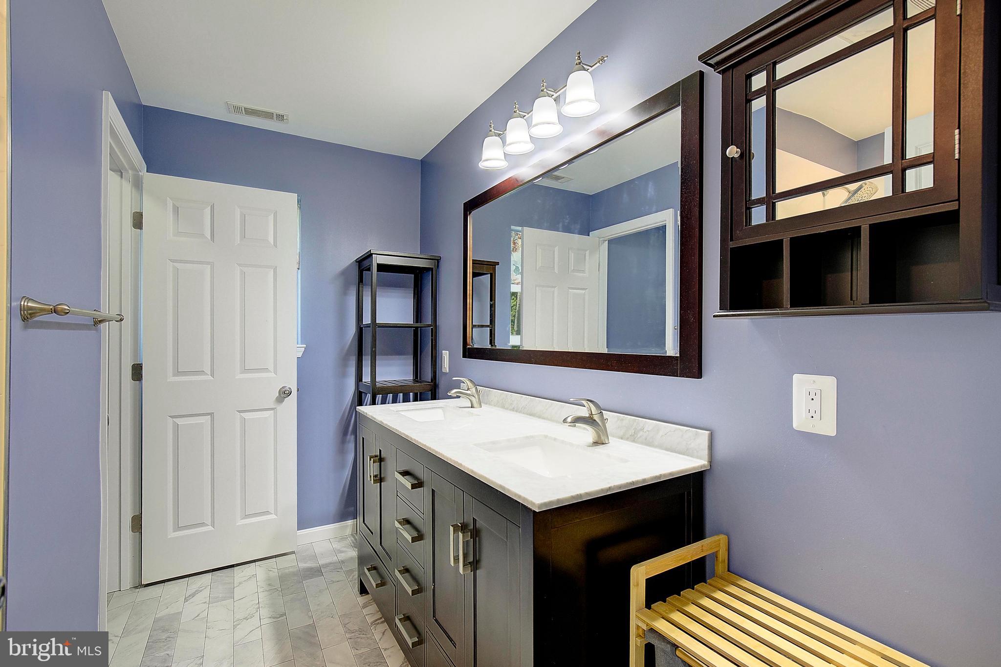 KENILWORTH - Residential