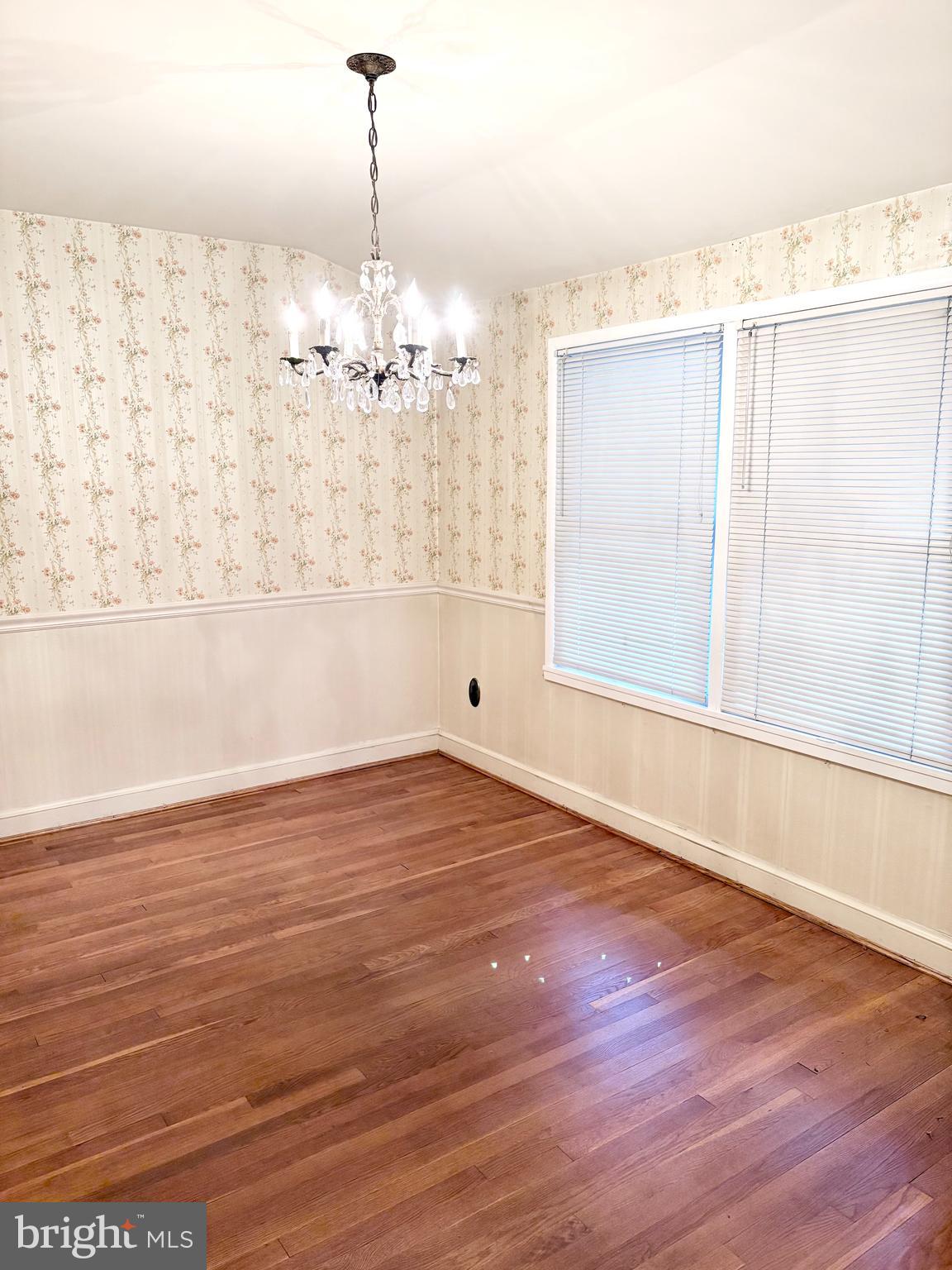 713 UNIVERSITY BOULEVARD W