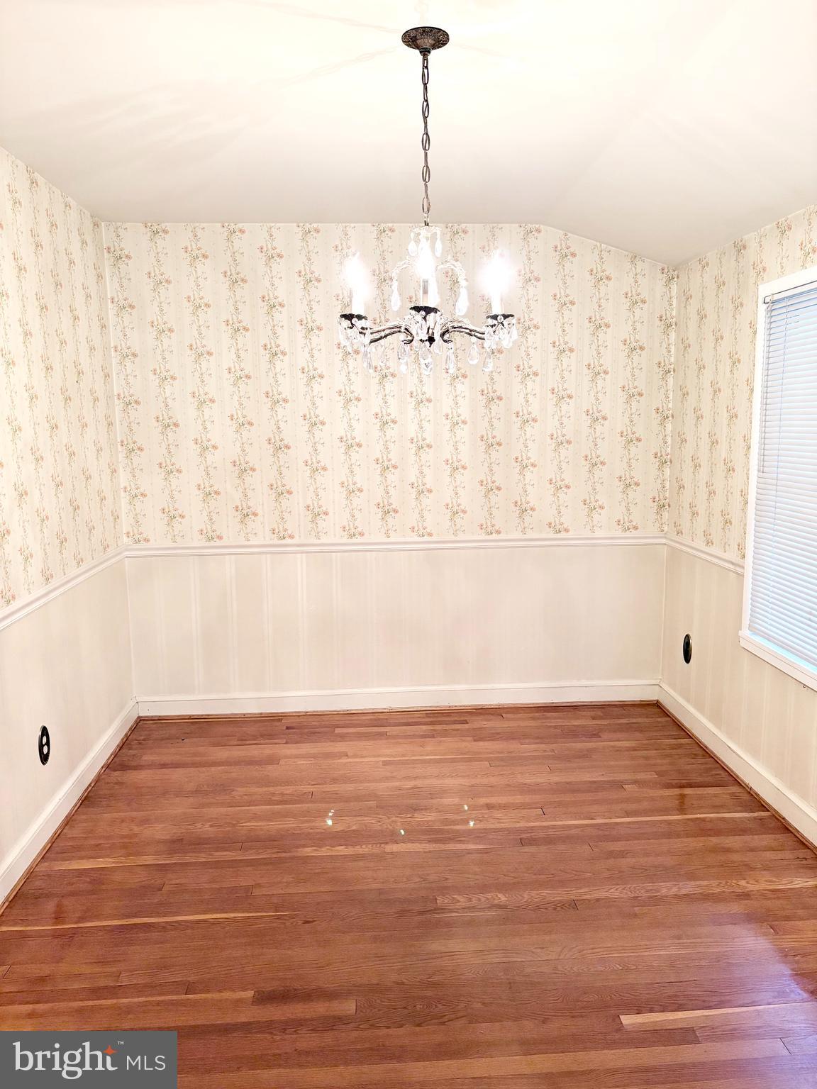 713 UNIVERSITY BOULEVARD W
