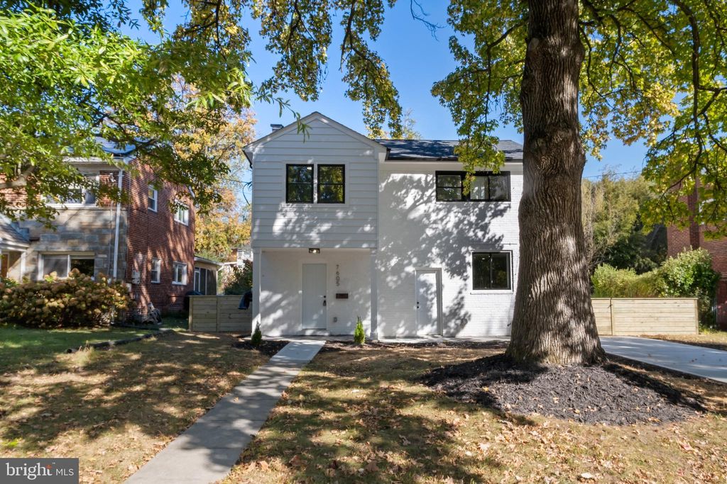 Photo of 7605 Wildwood Drive, TAKOMA PARK, MD 20912 (MLS # MDMC2205230)