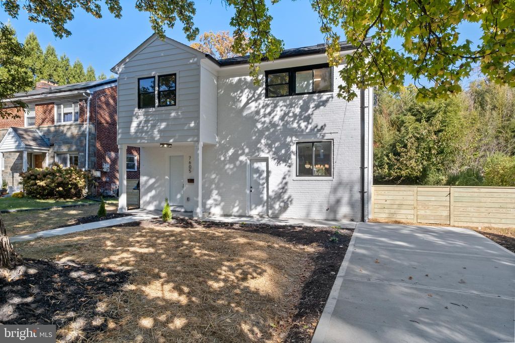 Photo of 7605 Wildwood Drive, TAKOMA PARK, MD 20912 (MLS # MDMC2205230)