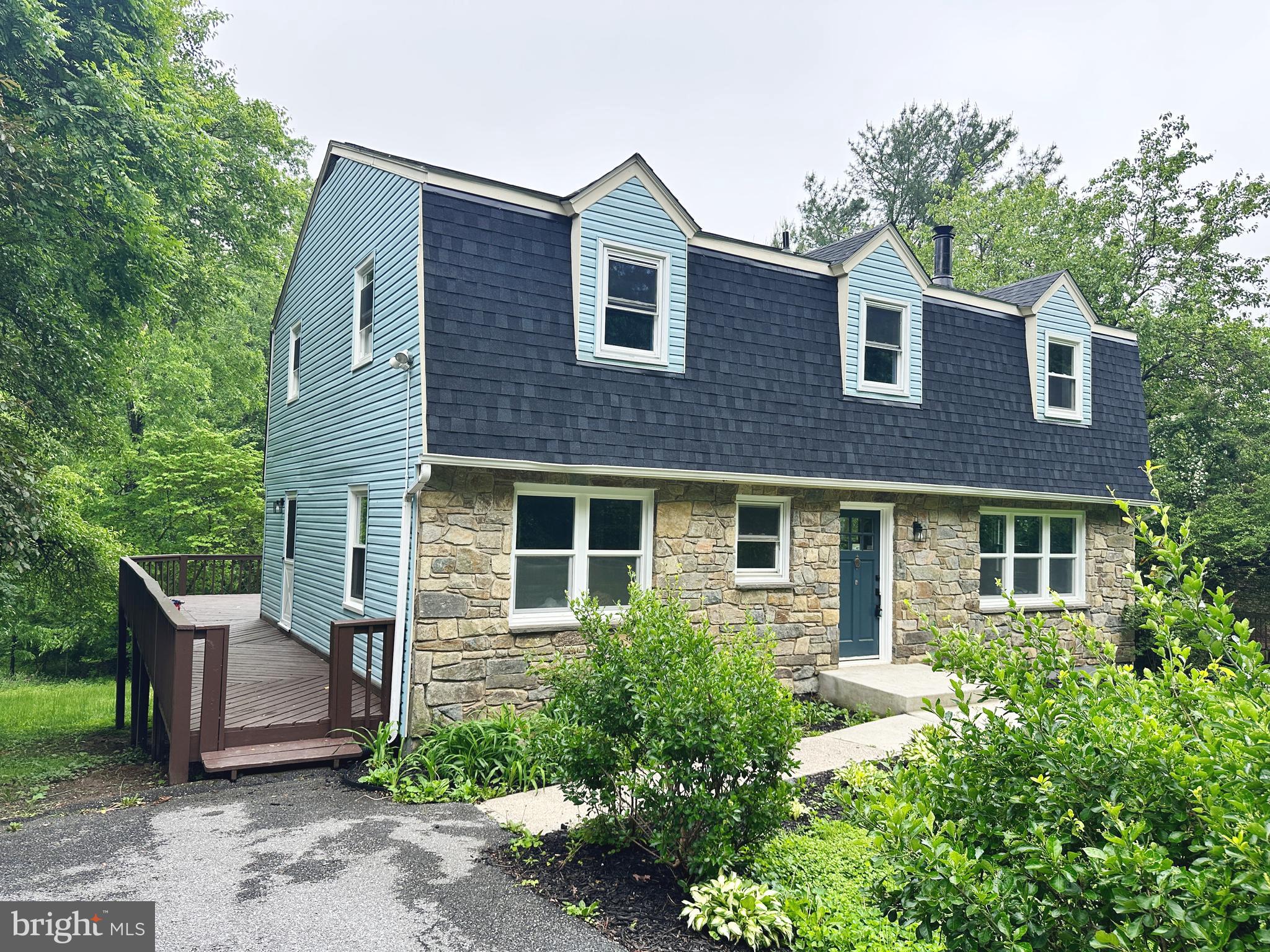 SKYLINE MANOR - Residential