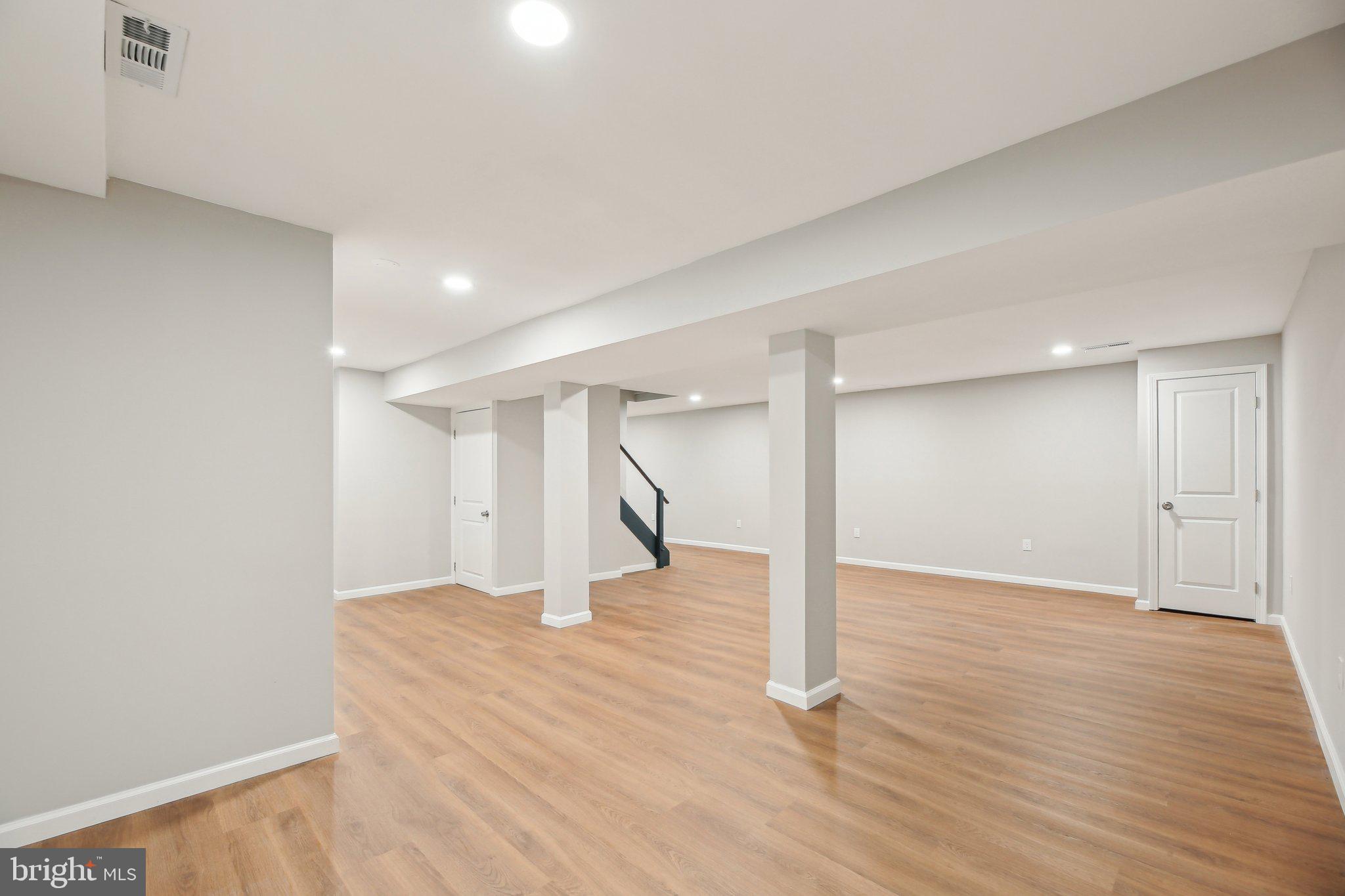 SKYLINE MANOR - Residential