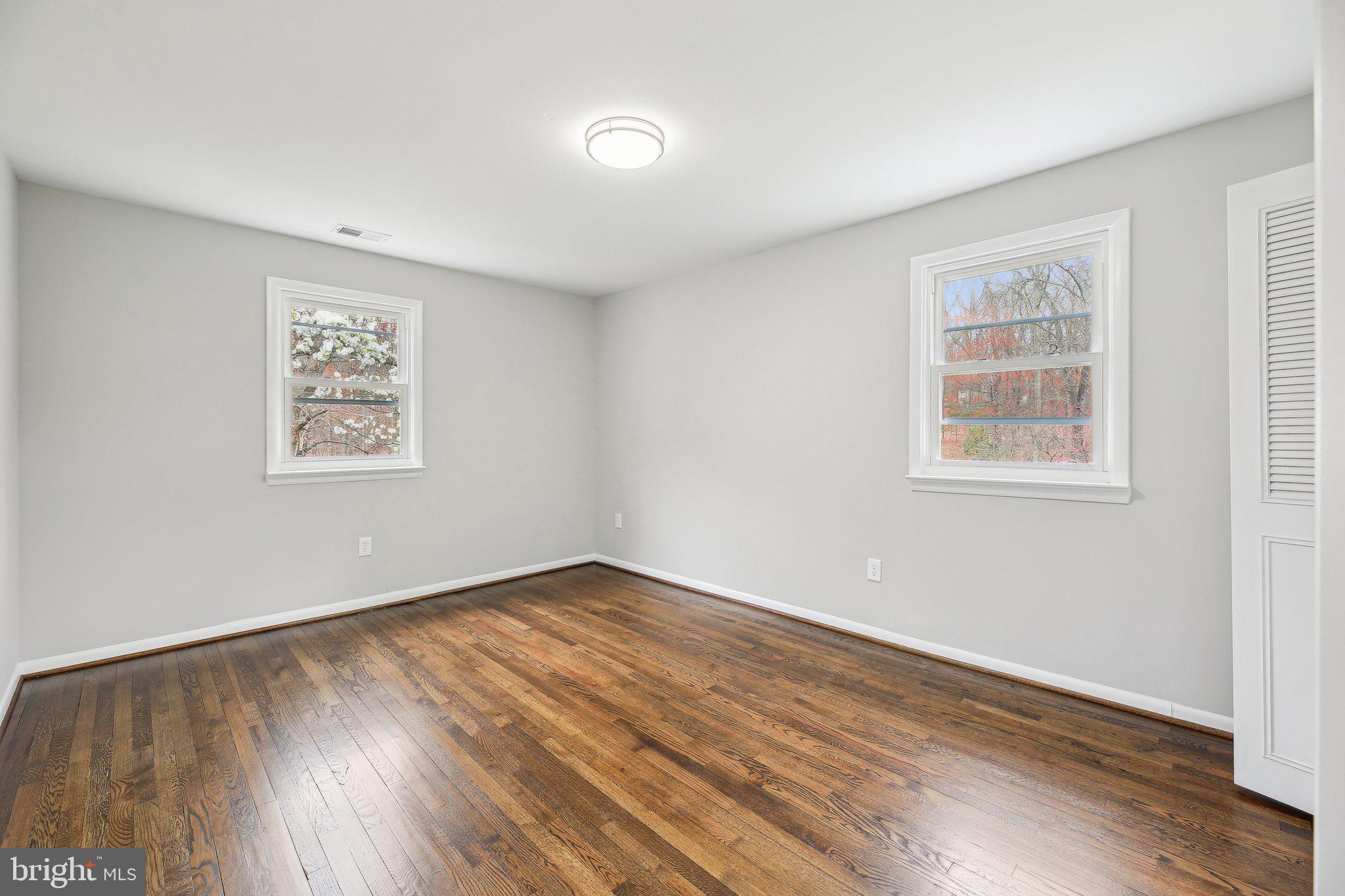 SKYLINE MANOR - Residential