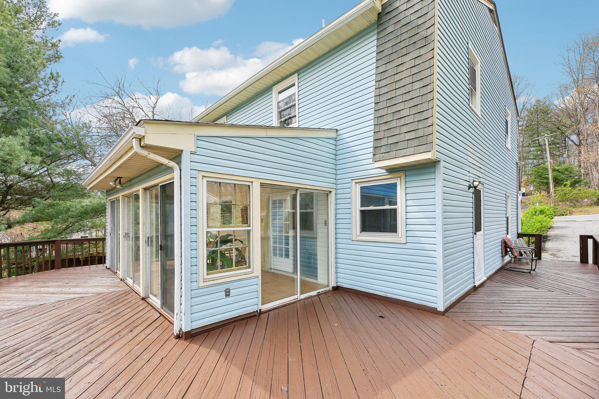 SKYLINE MANOR - Residential