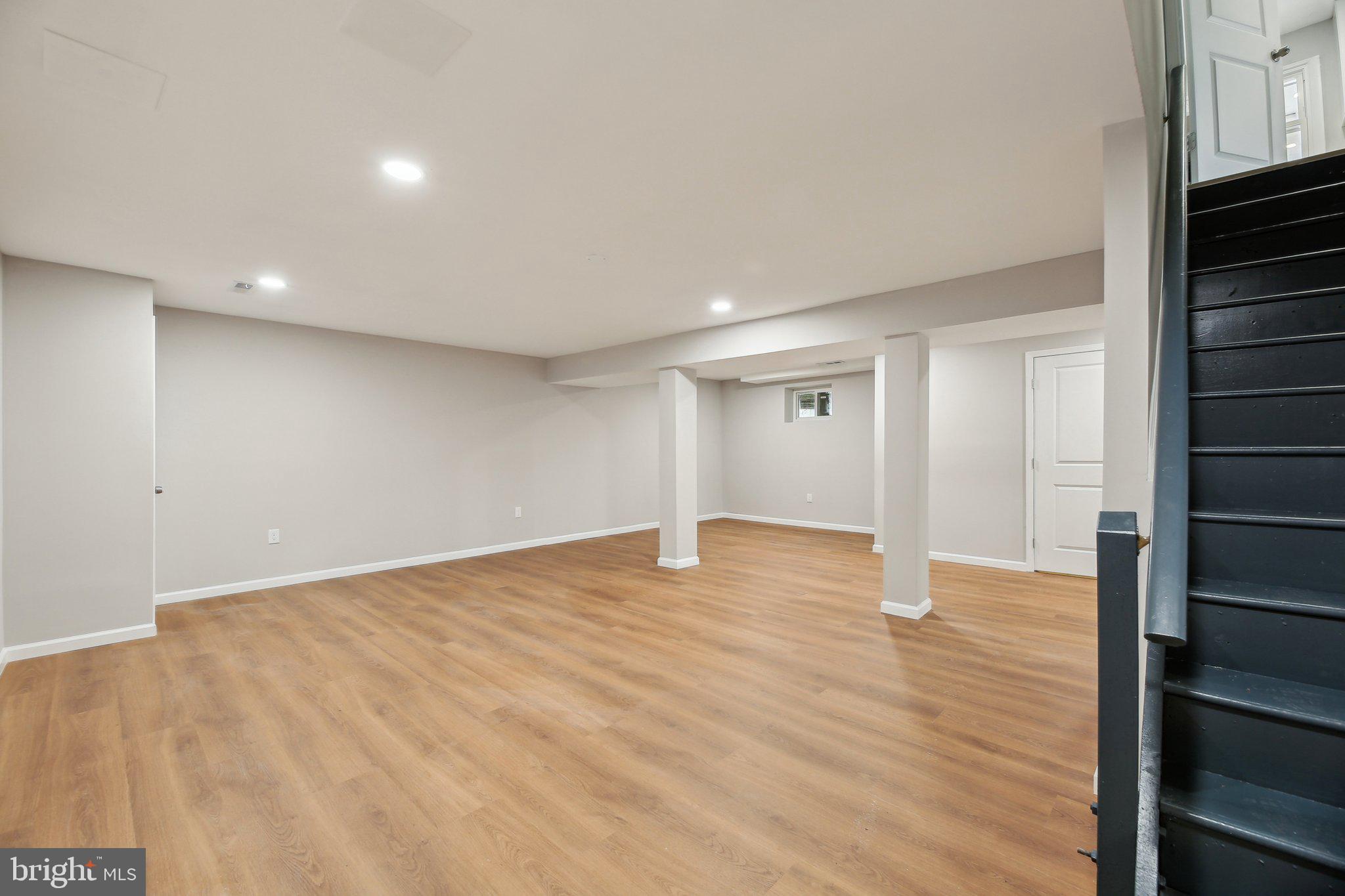 SKYLINE MANOR - Residential