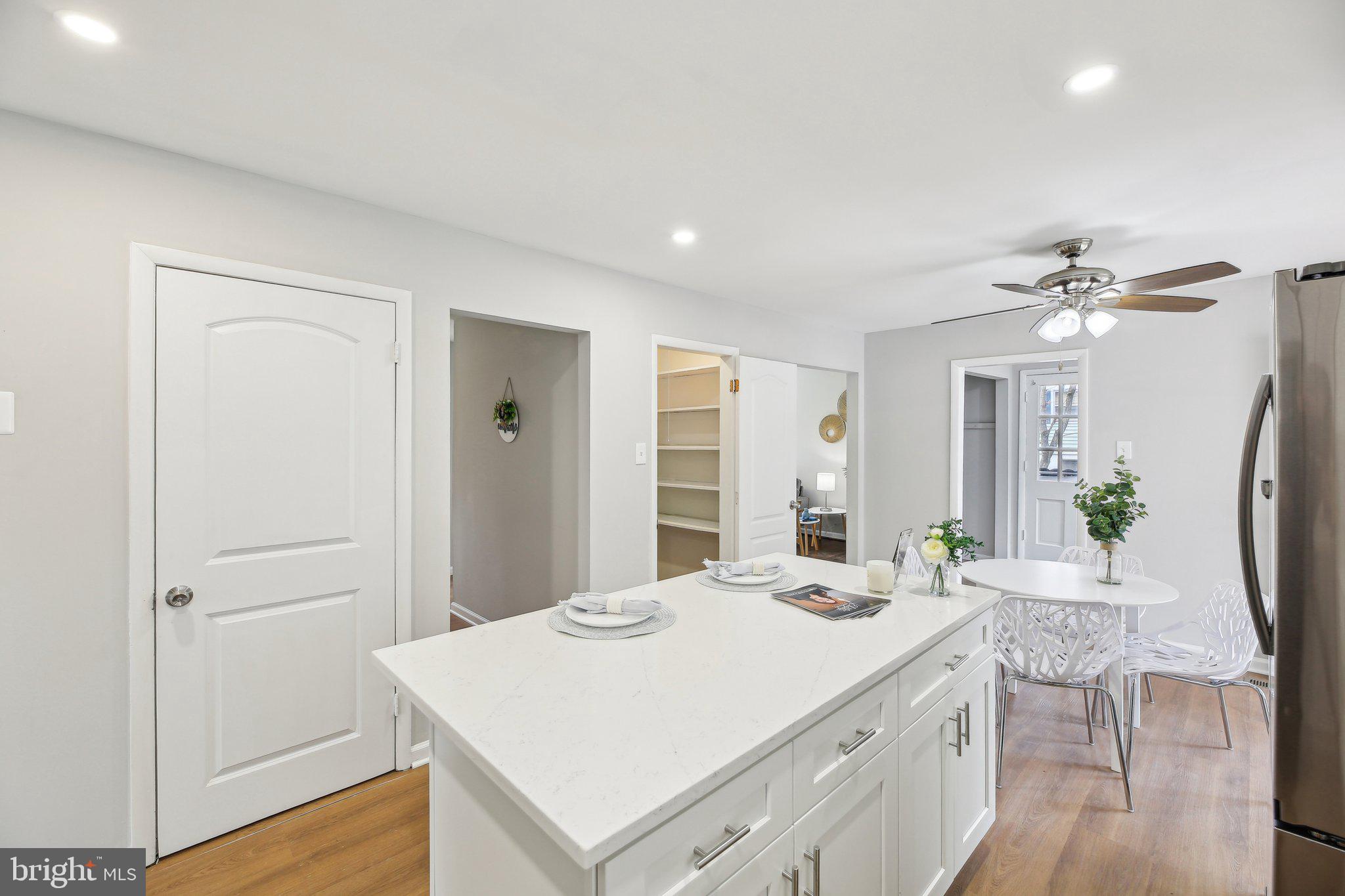 SKYLINE MANOR - Residential