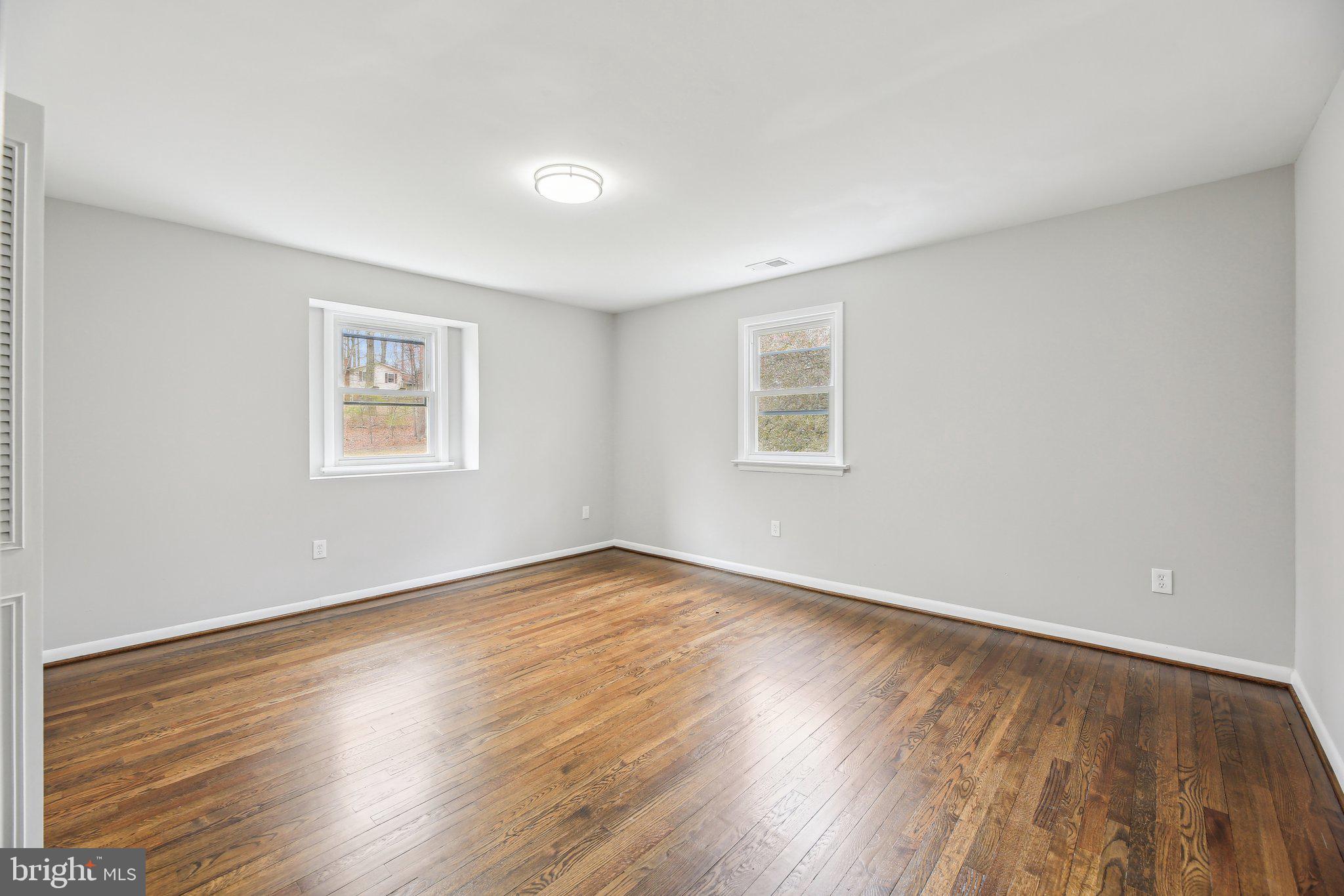 SKYLINE MANOR - Residential