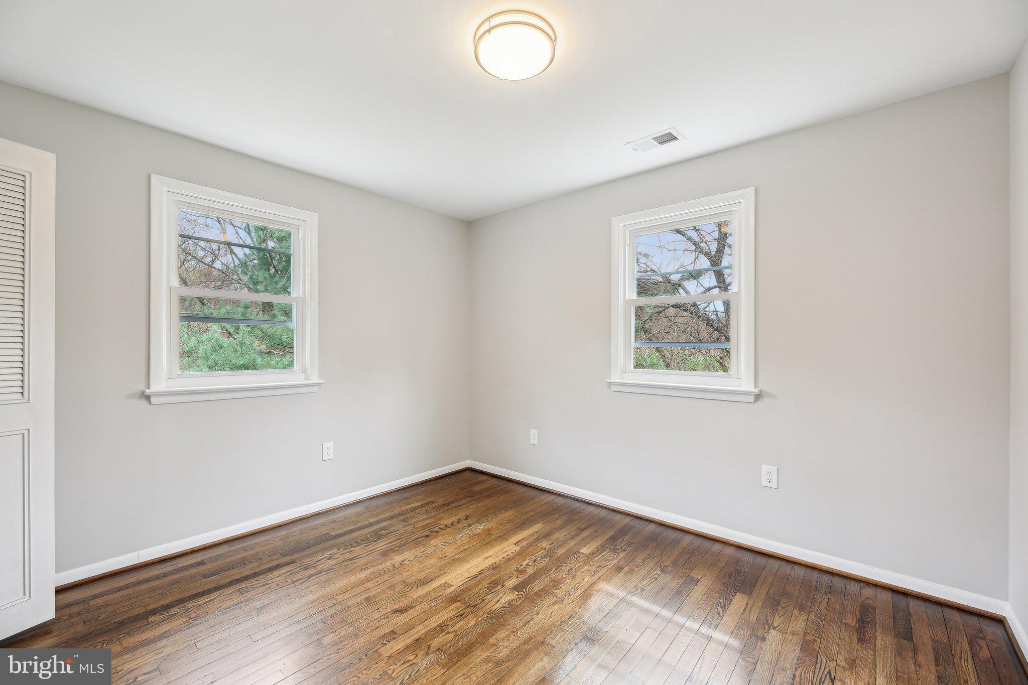 SKYLINE MANOR - Residential