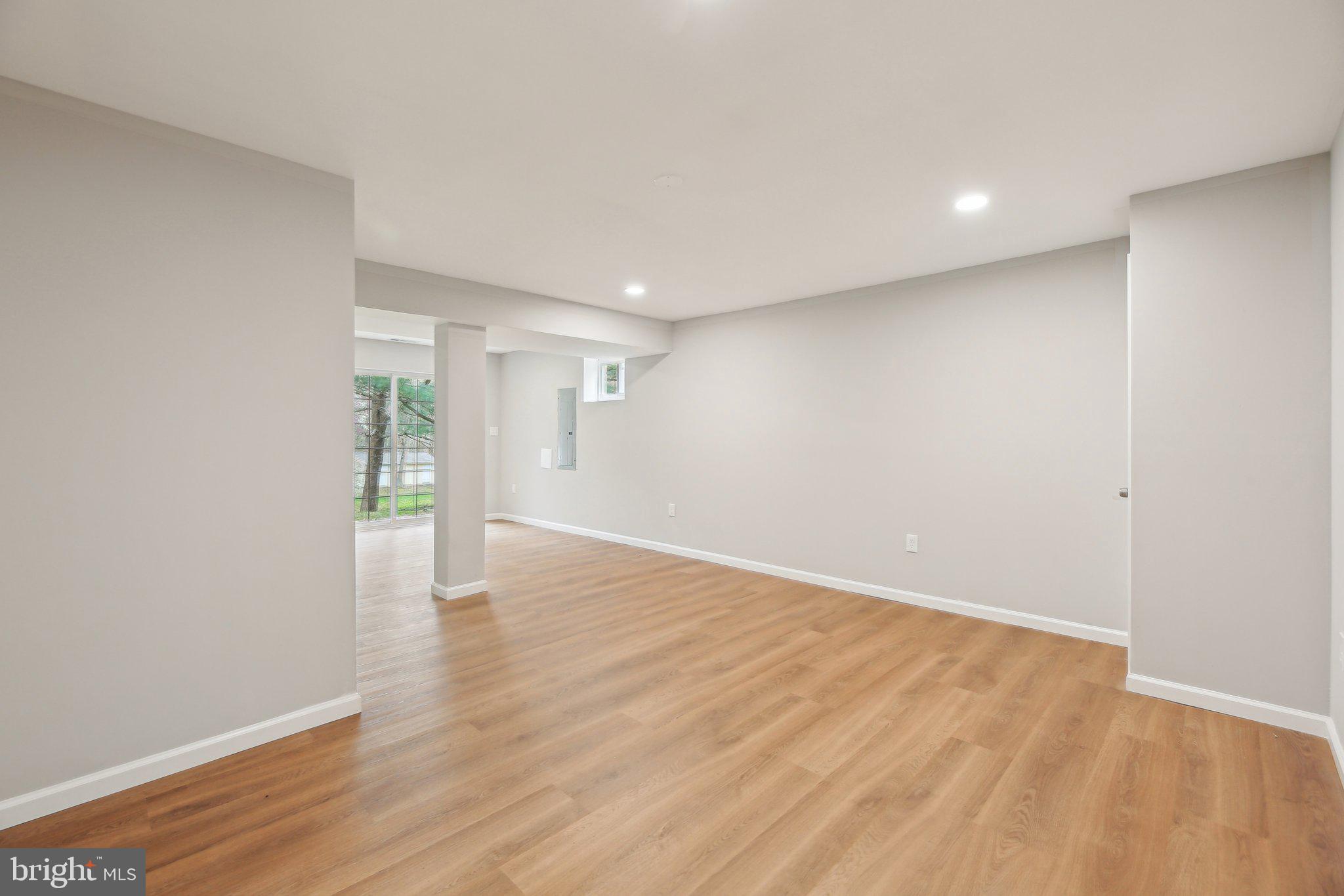 SKYLINE MANOR - Residential