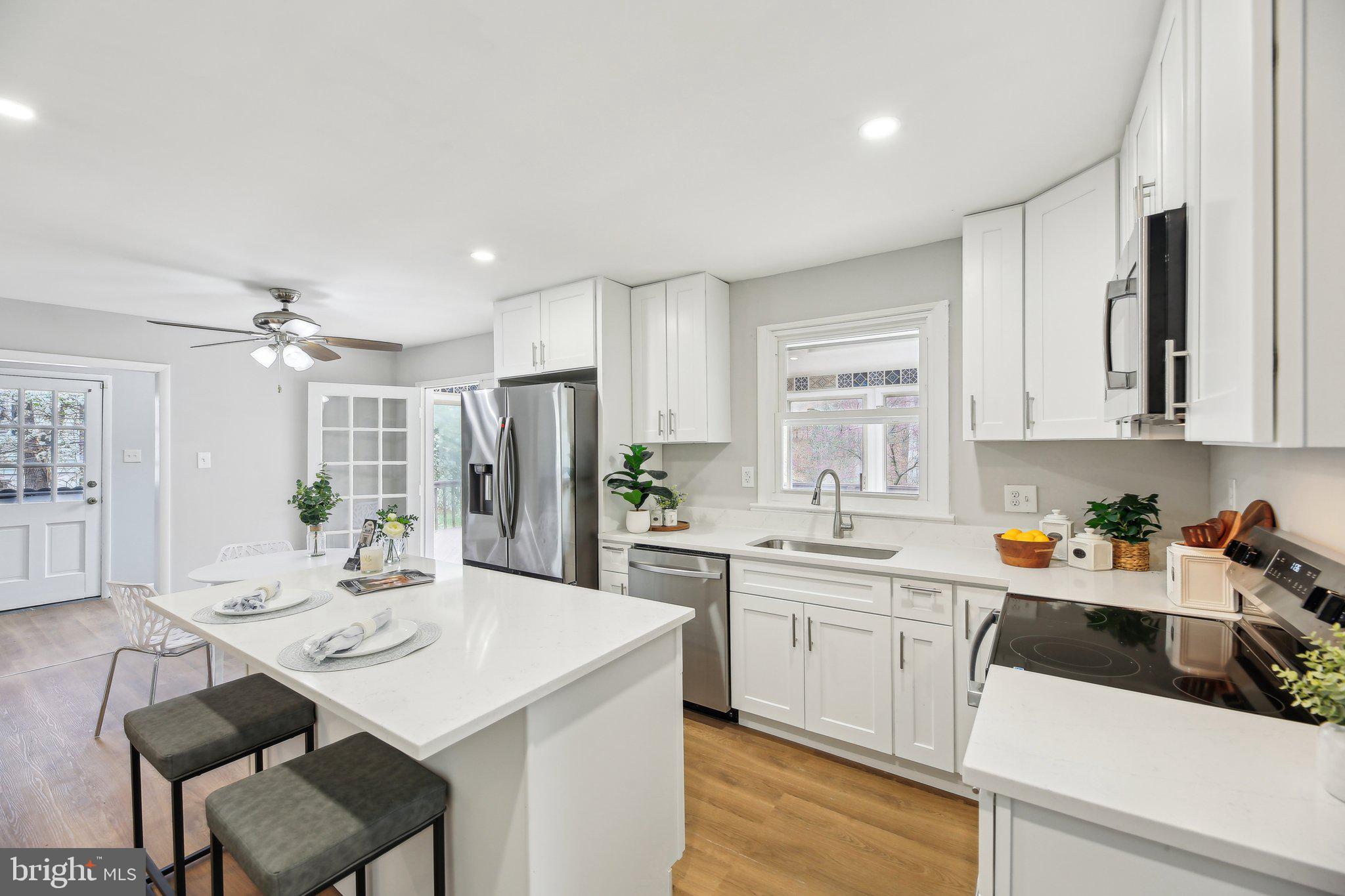 SKYLINE MANOR - Residential