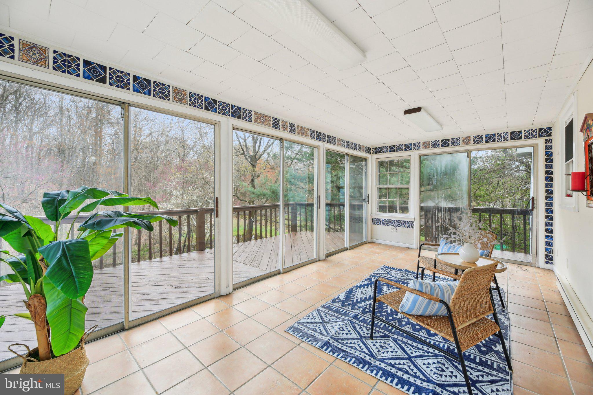 SKYLINE MANOR - Residential