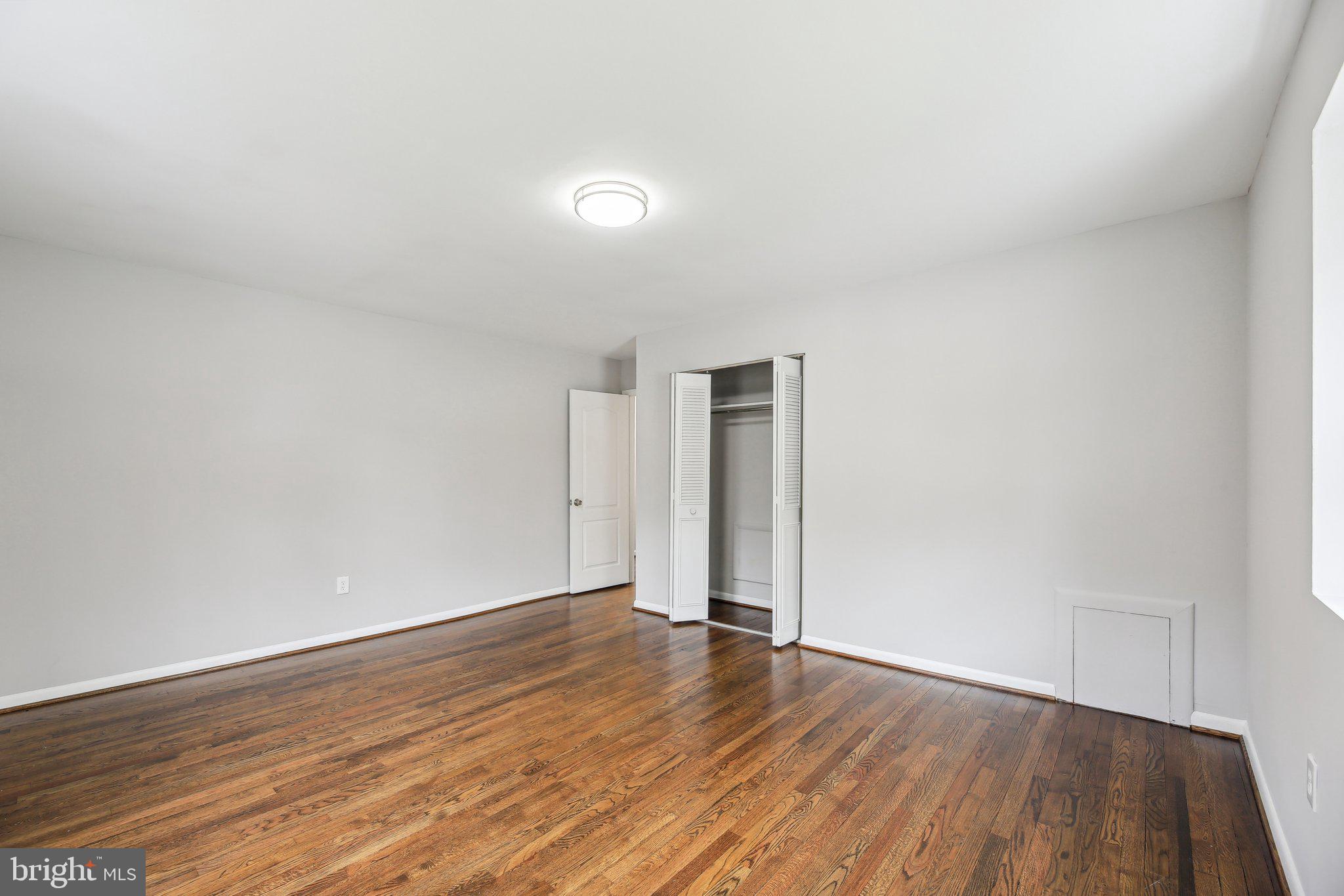 SKYLINE MANOR - Residential