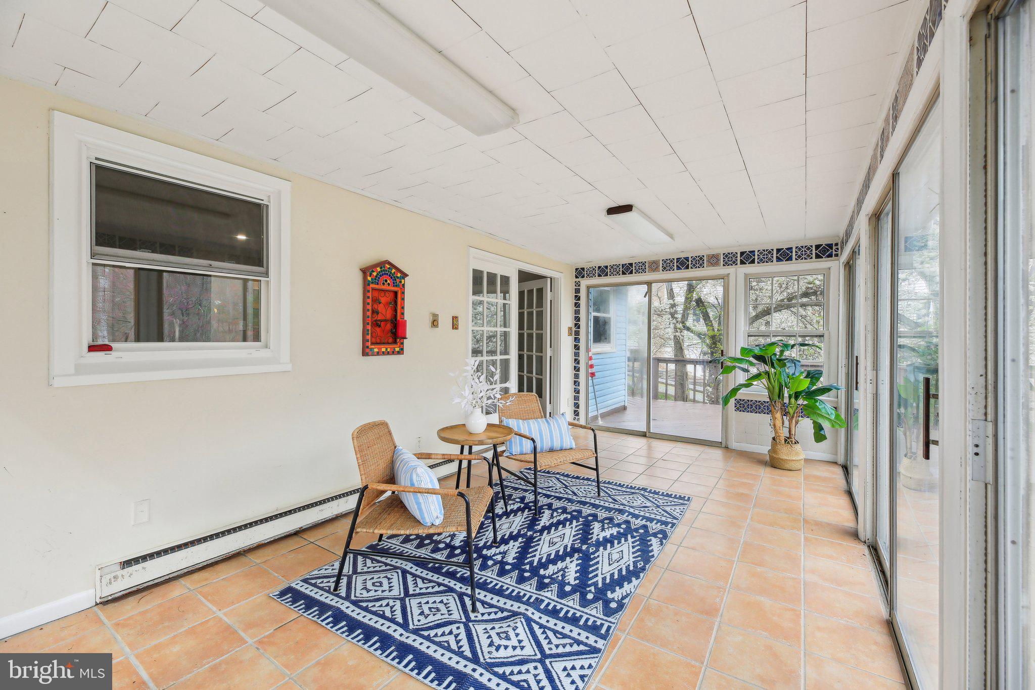 SKYLINE MANOR - Residential