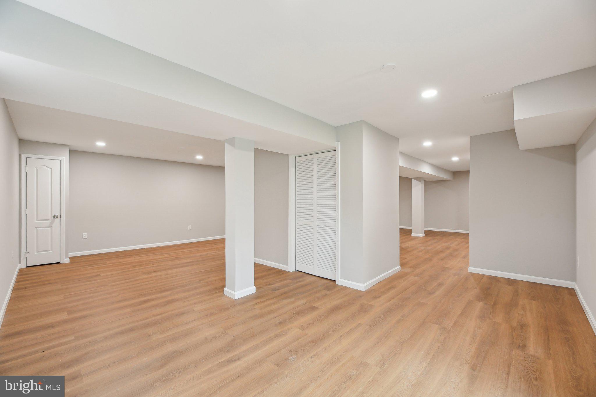 SKYLINE MANOR - Residential