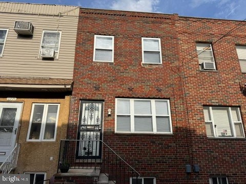 Townhouse For Sale - 2333 S Bonsall Street<br/> PHILADELPHIA, PA 19145