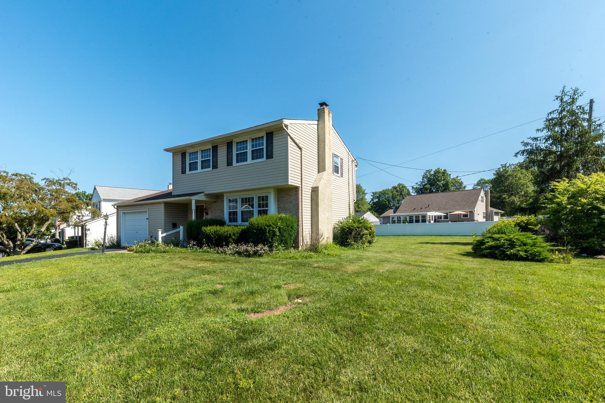 891 LOMBARDY DRIVE