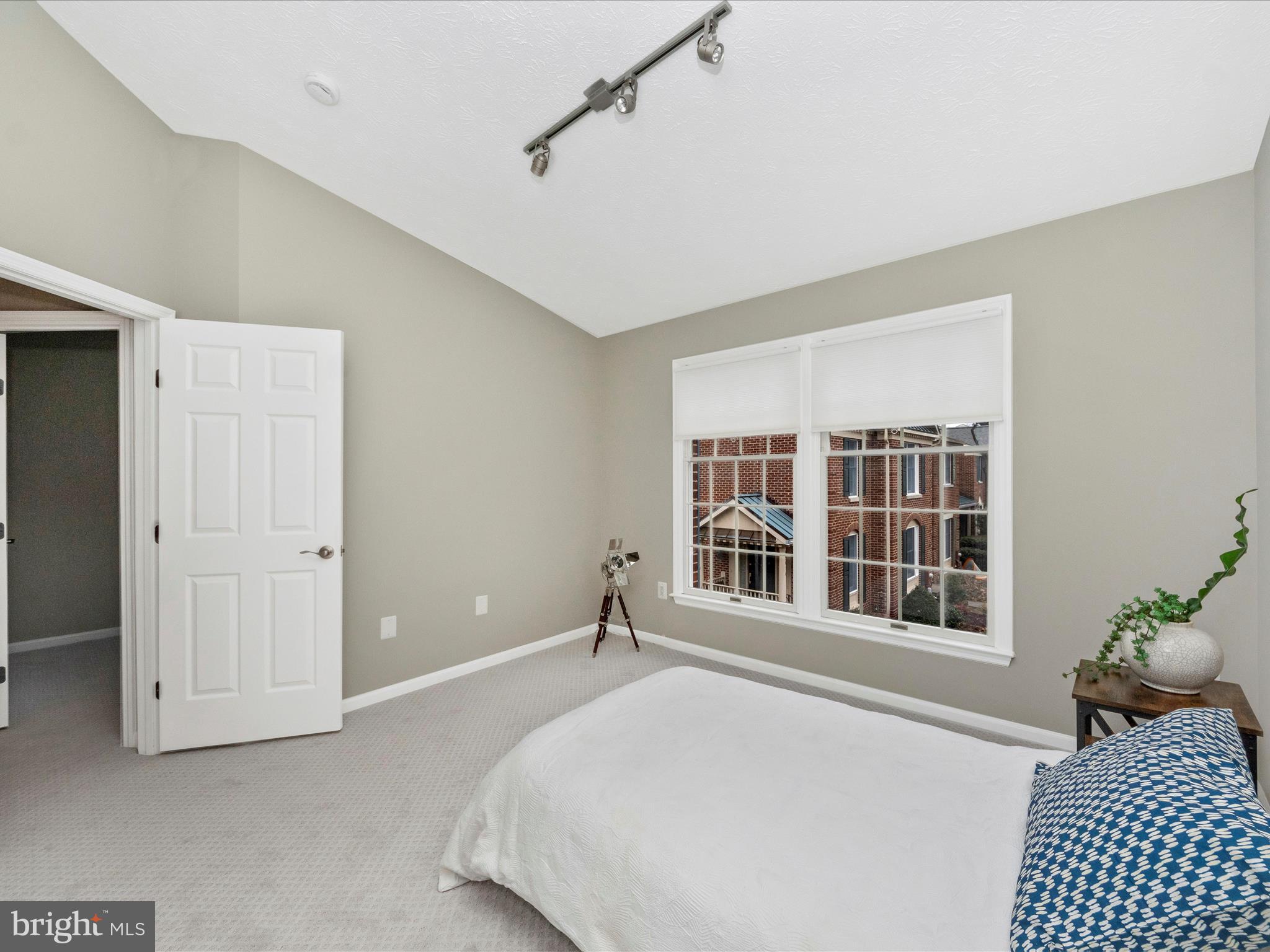 HOBBITS GLEN - Residential