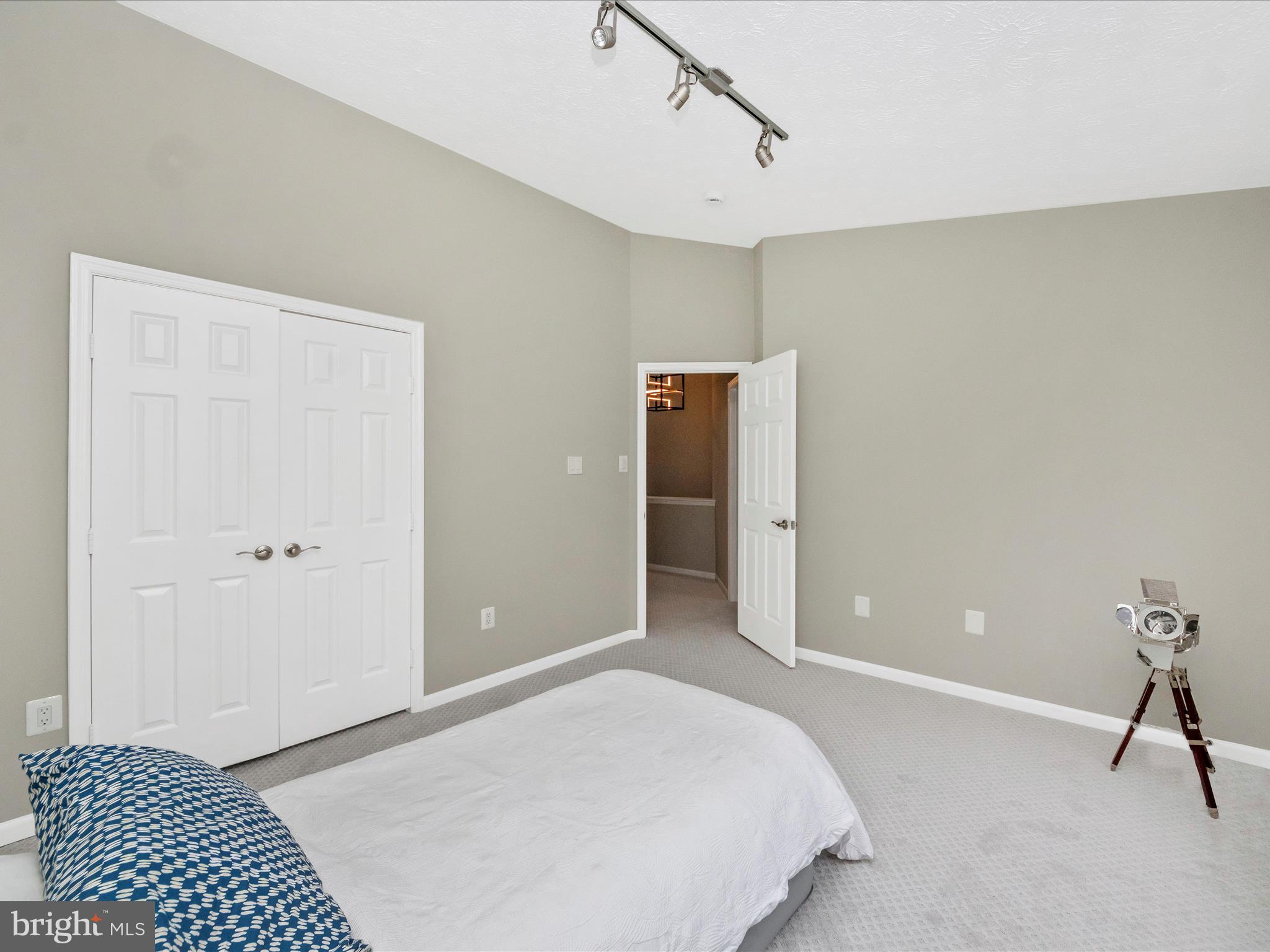 HOBBITS GLEN - Residential