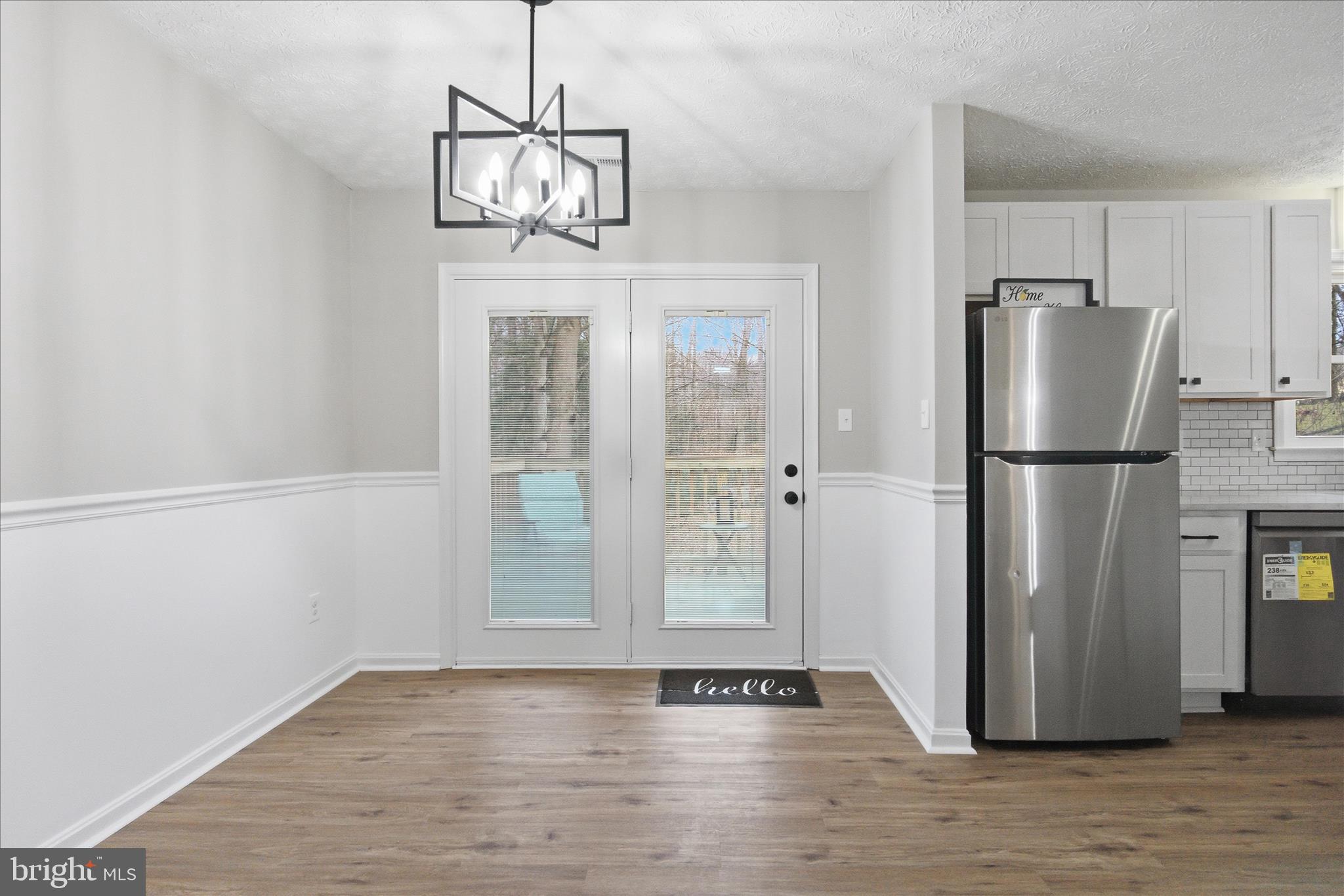 COUNTRY LAKES - Residential