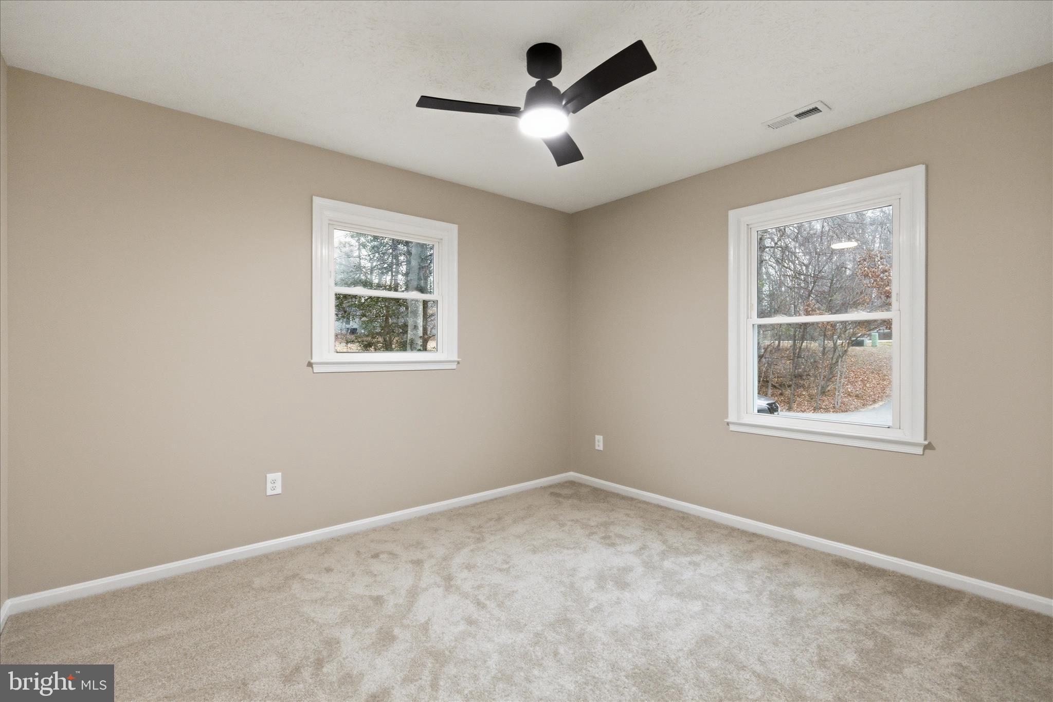 COUNTRY LAKES - Residential