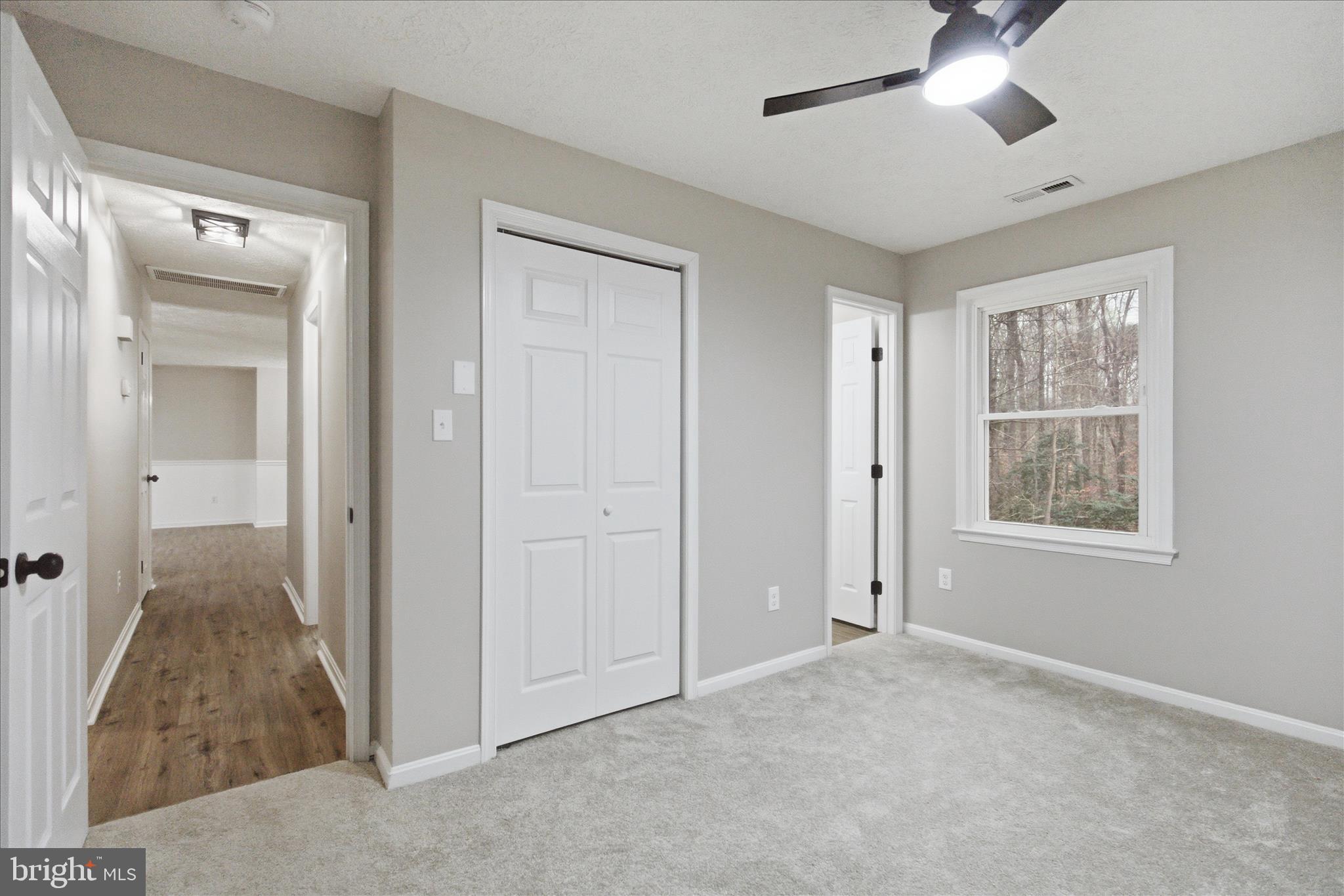 COUNTRY LAKES - Residential