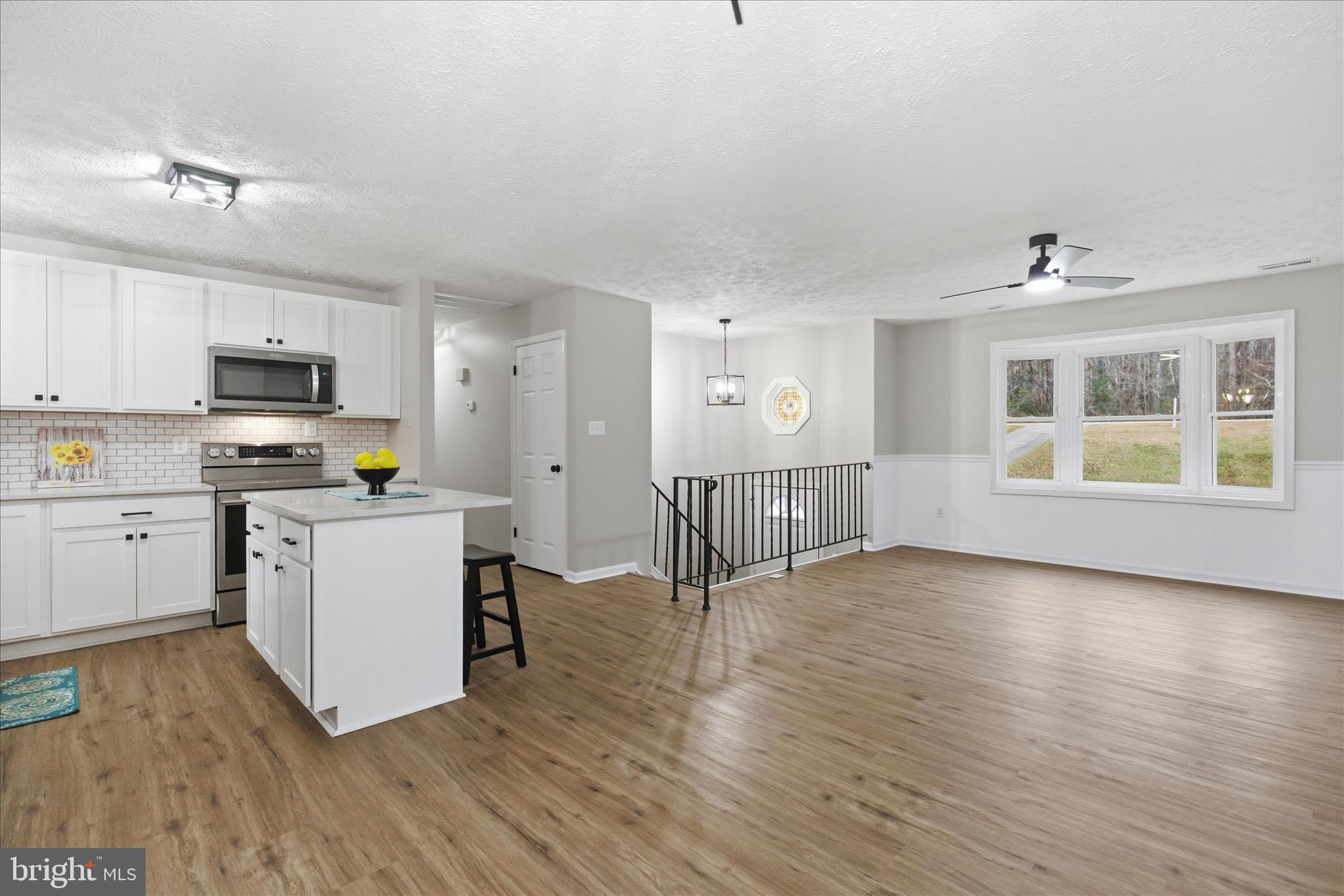 COUNTRY LAKES - Residential