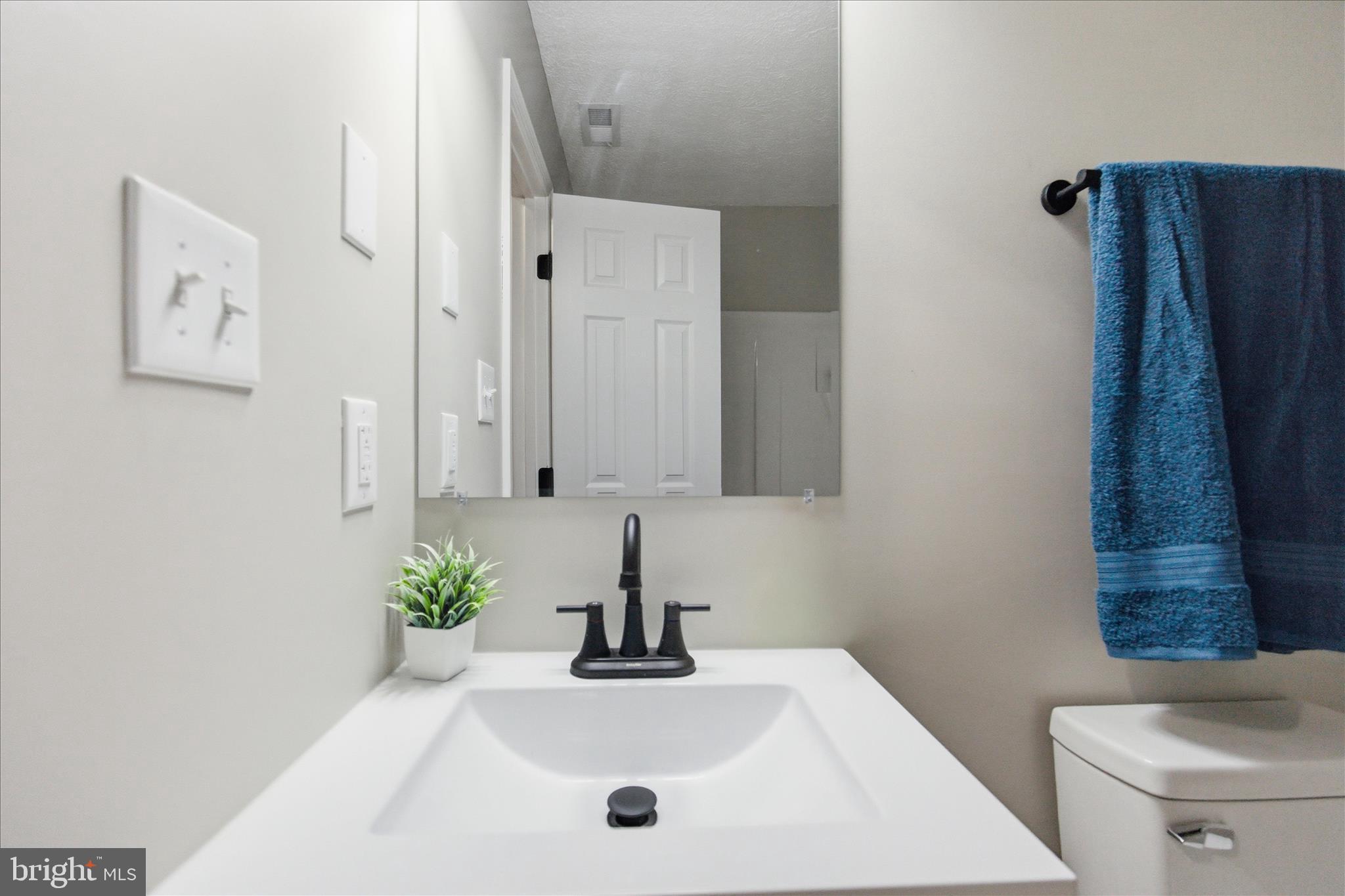 COUNTRY LAKES - Residential