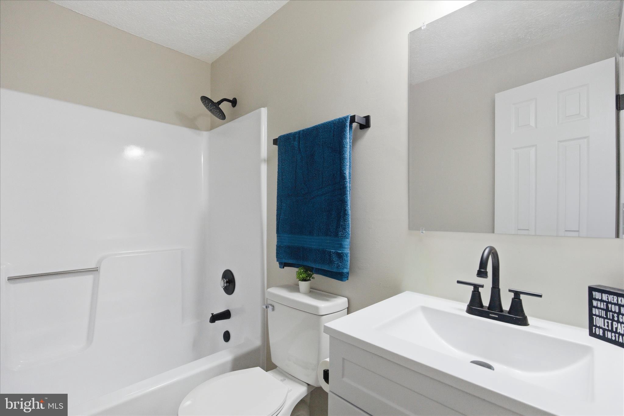 COUNTRY LAKES - Residential