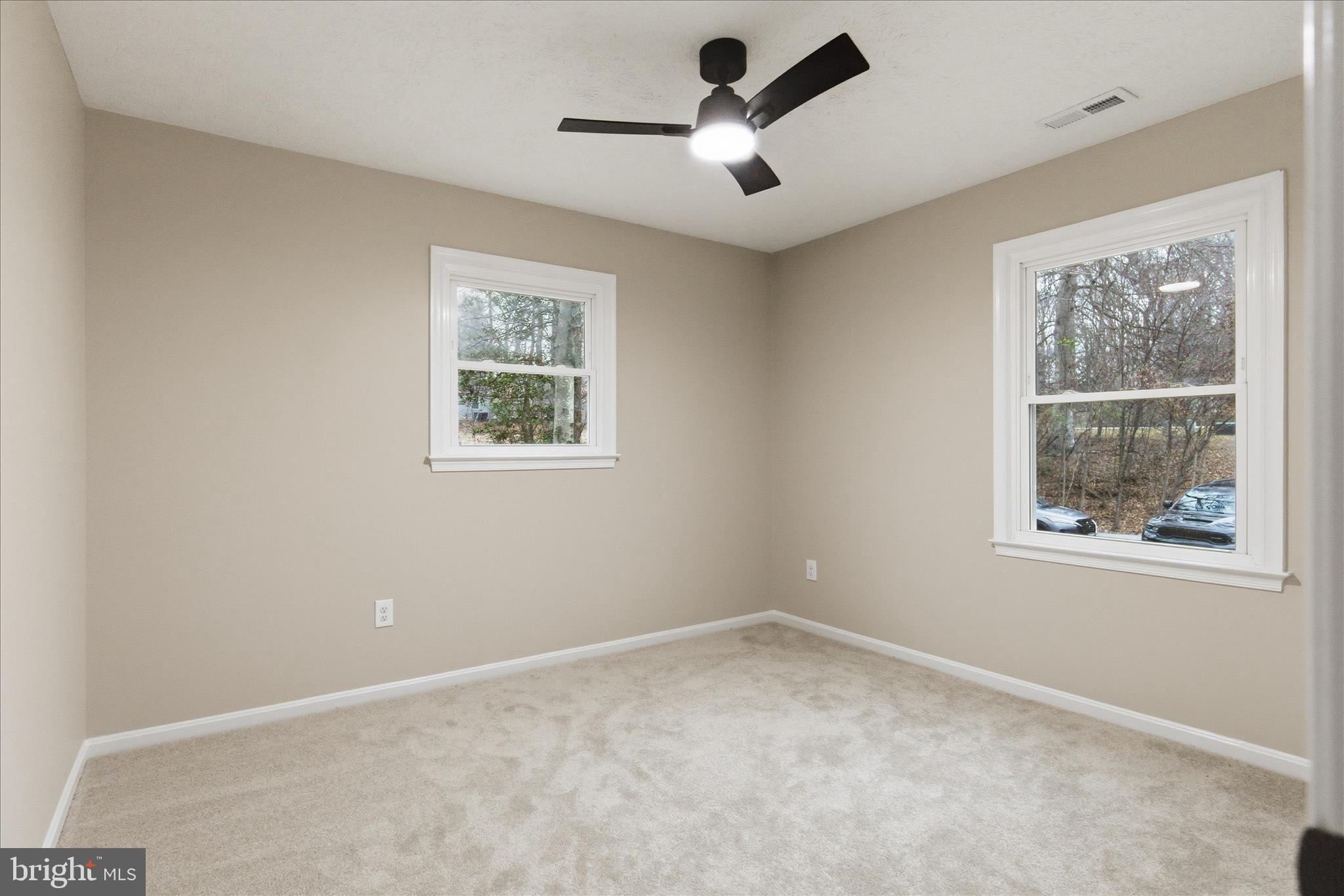 COUNTRY LAKES - Residential