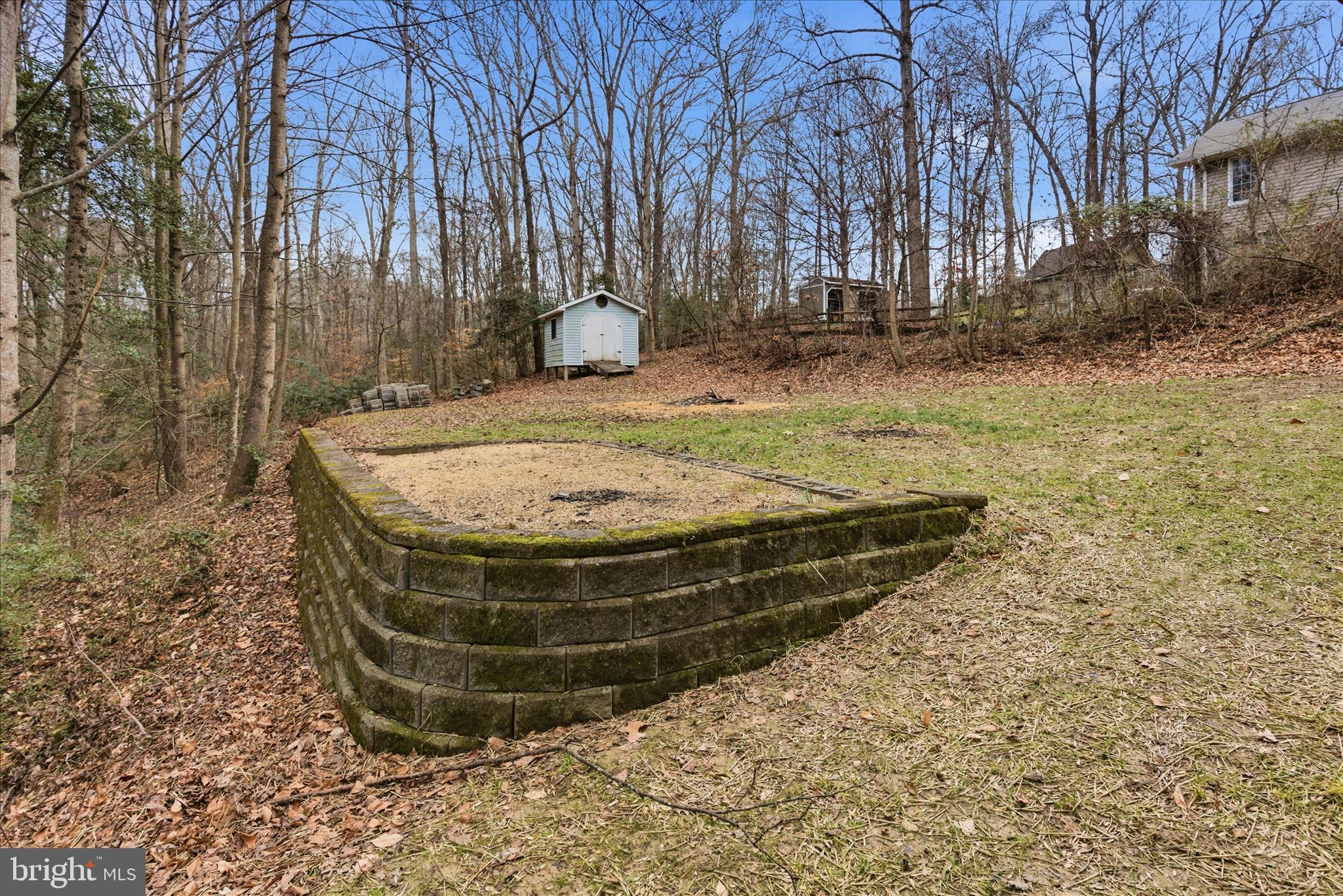 COUNTRY LAKES - Residential