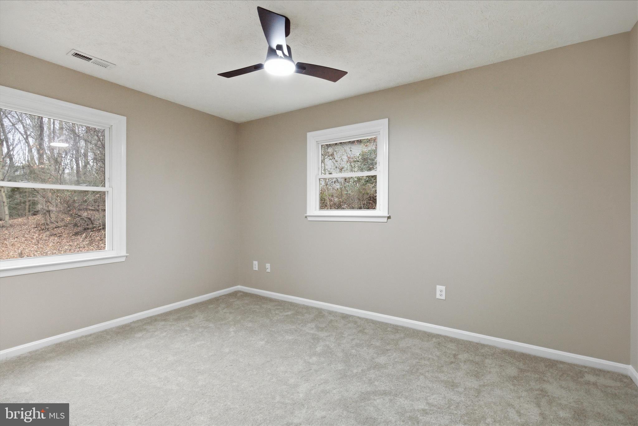 COUNTRY LAKES - Residential