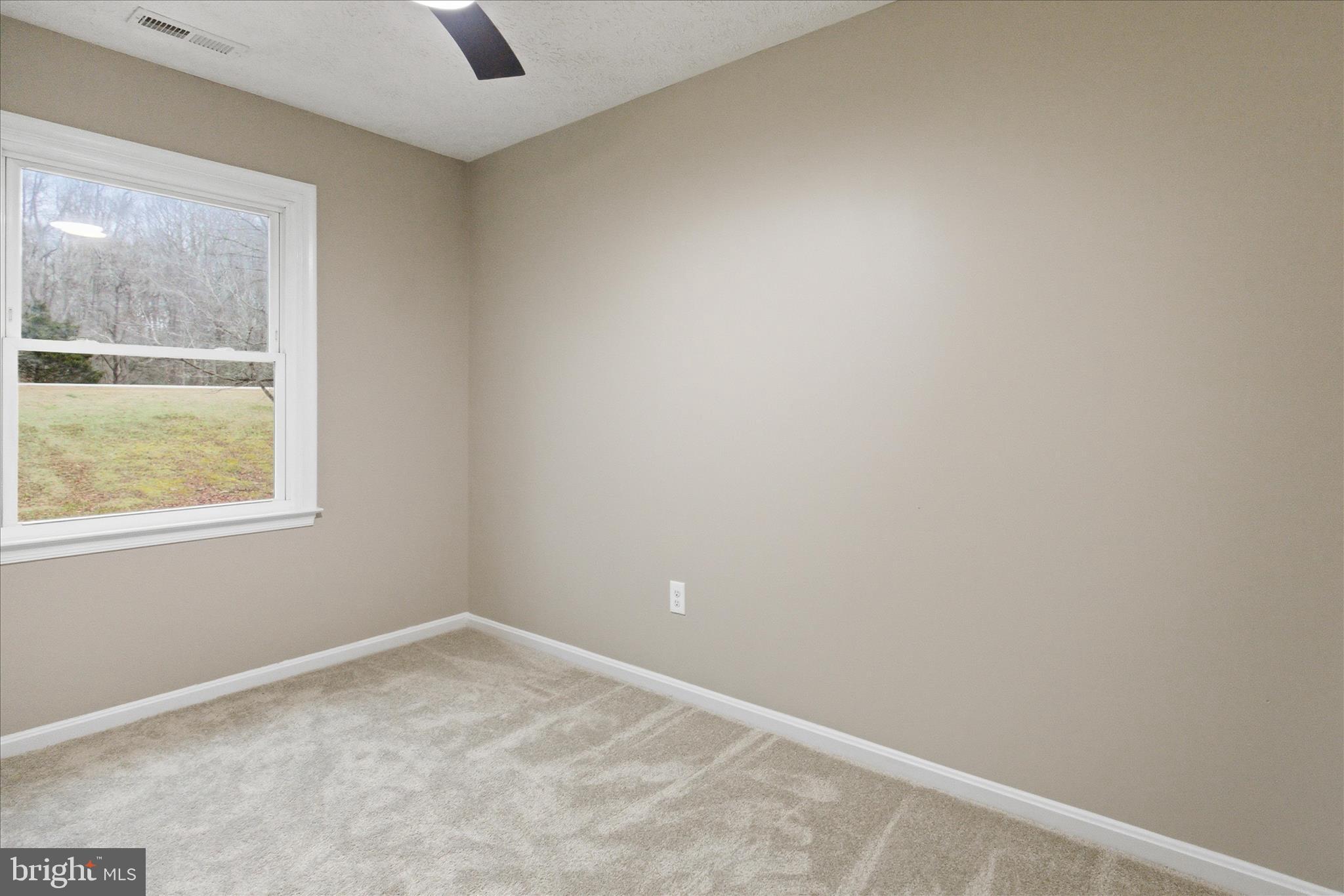 COUNTRY LAKES - Residential