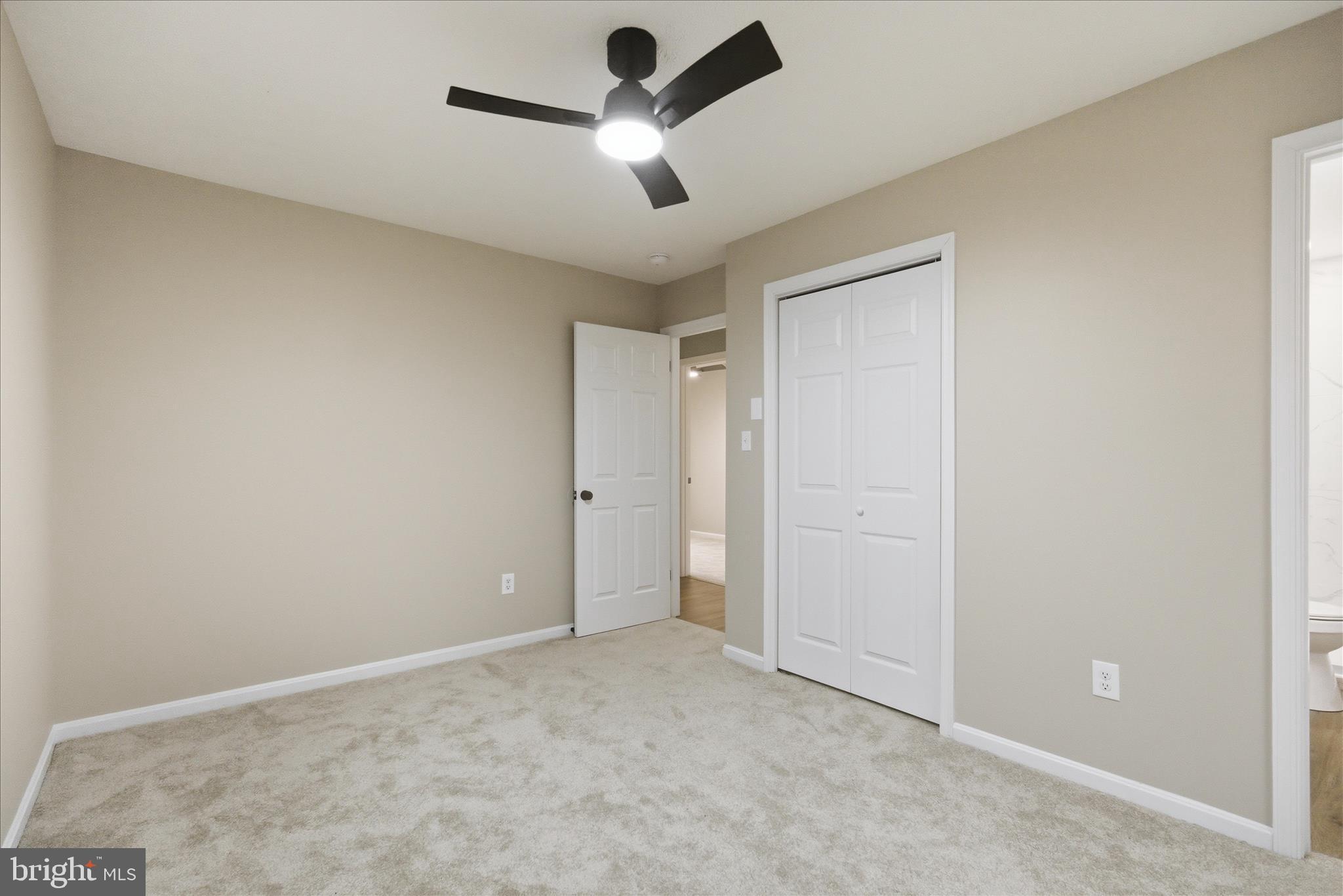 COUNTRY LAKES - Residential