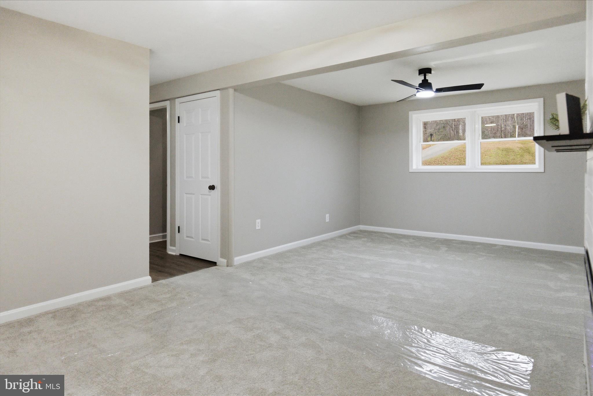 COUNTRY LAKES - Residential