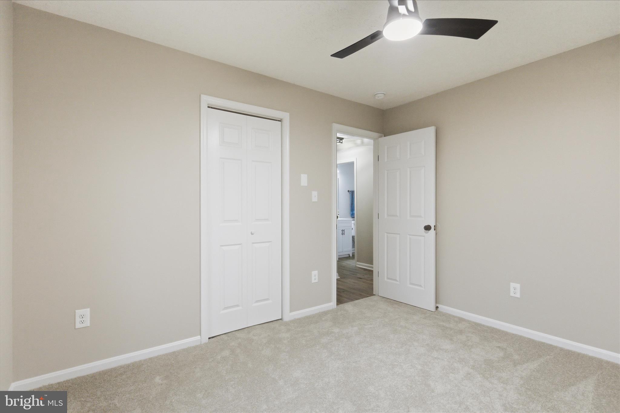 COUNTRY LAKES - Residential