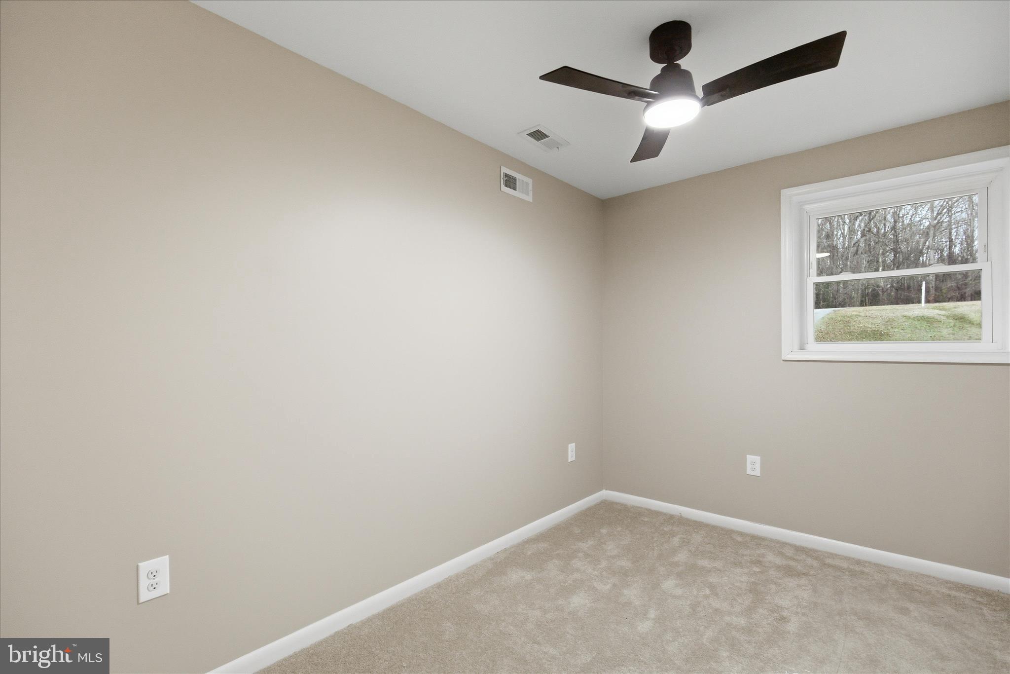 COUNTRY LAKES - Residential