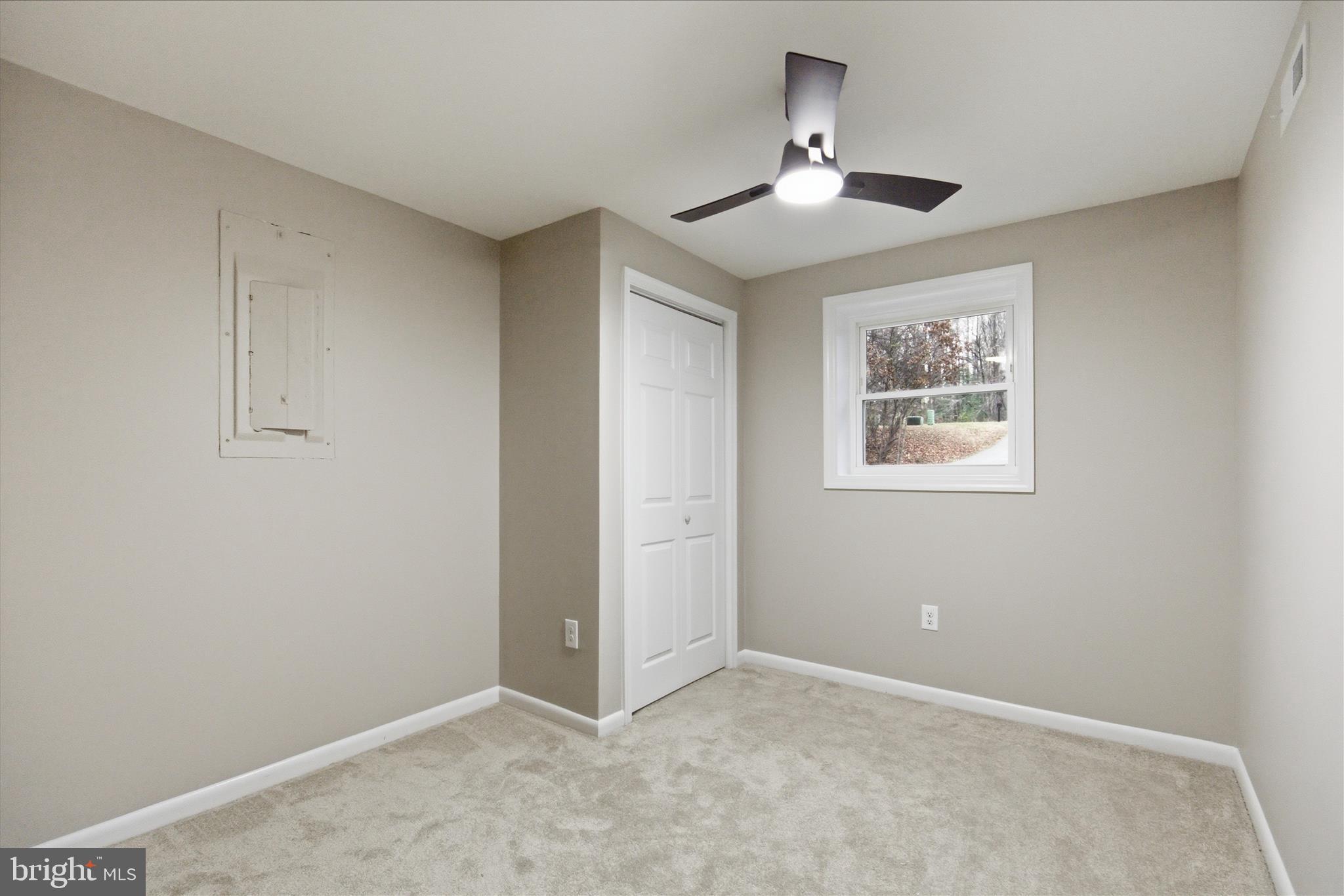 COUNTRY LAKES - Residential