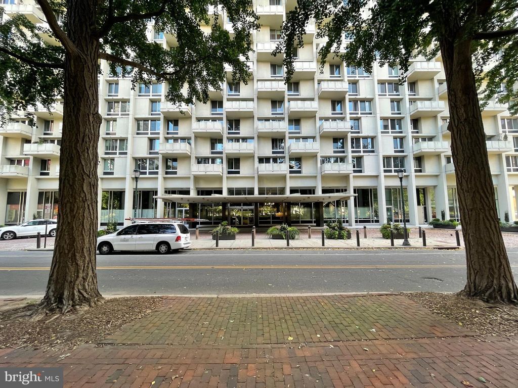 Photo of 604 - 36 S Washington Square #509, PHILADELPHIA, PA 19106 (MLS # PAPH2558098)