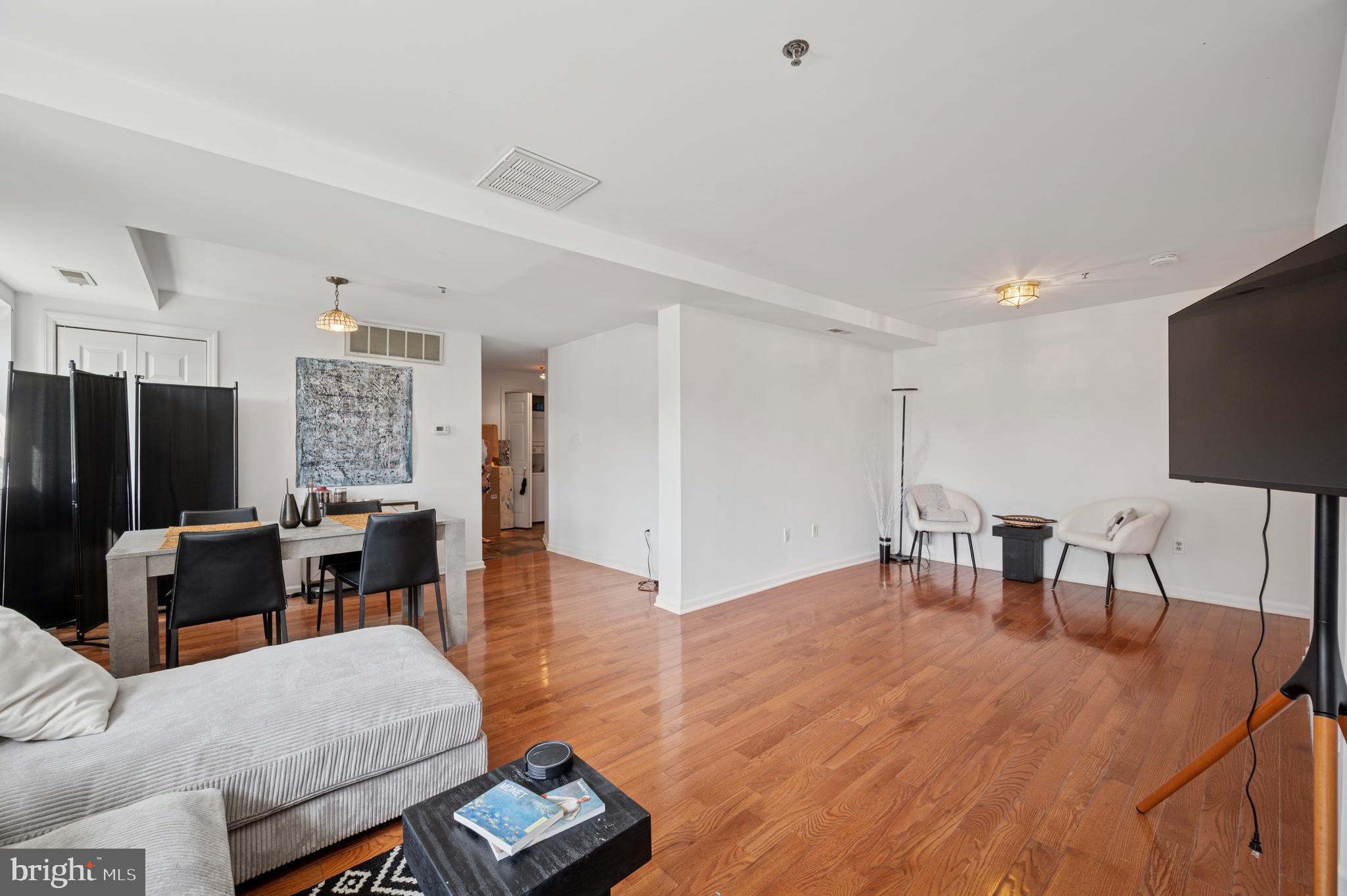 237 W MONTGOMERY AVE 1Q