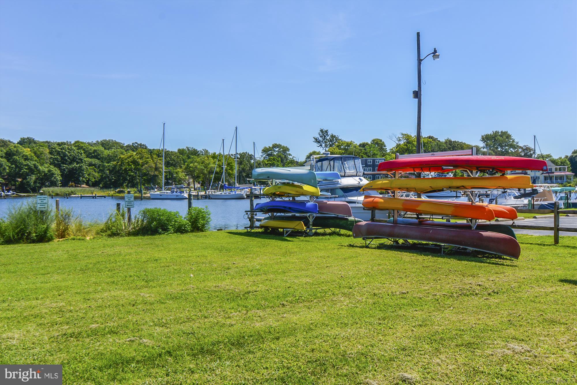 WOODLAND BEACH - Residential