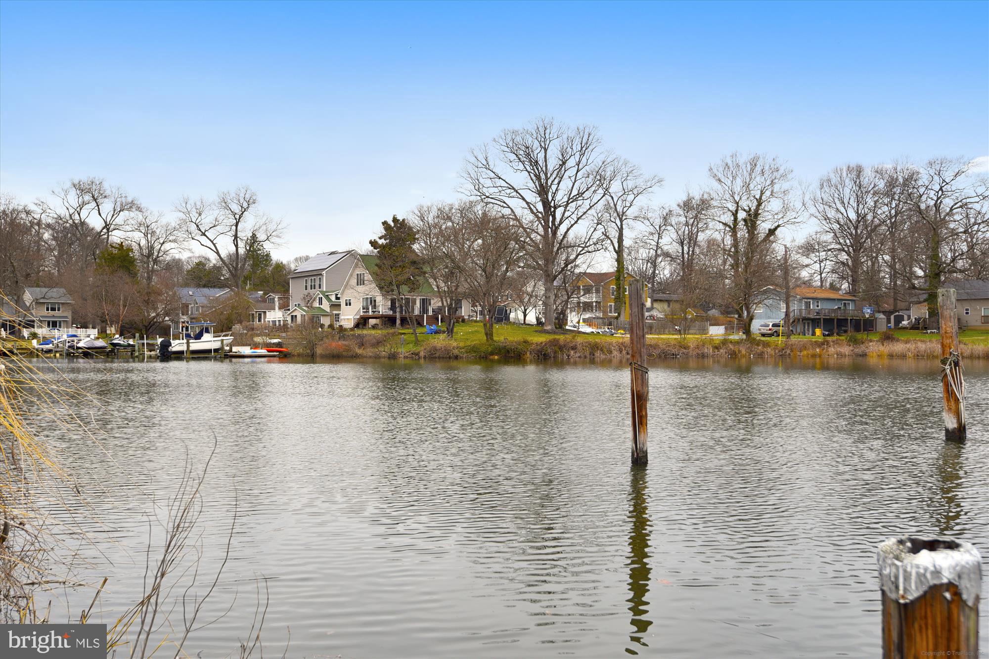 WOODLAND BEACH - Residential